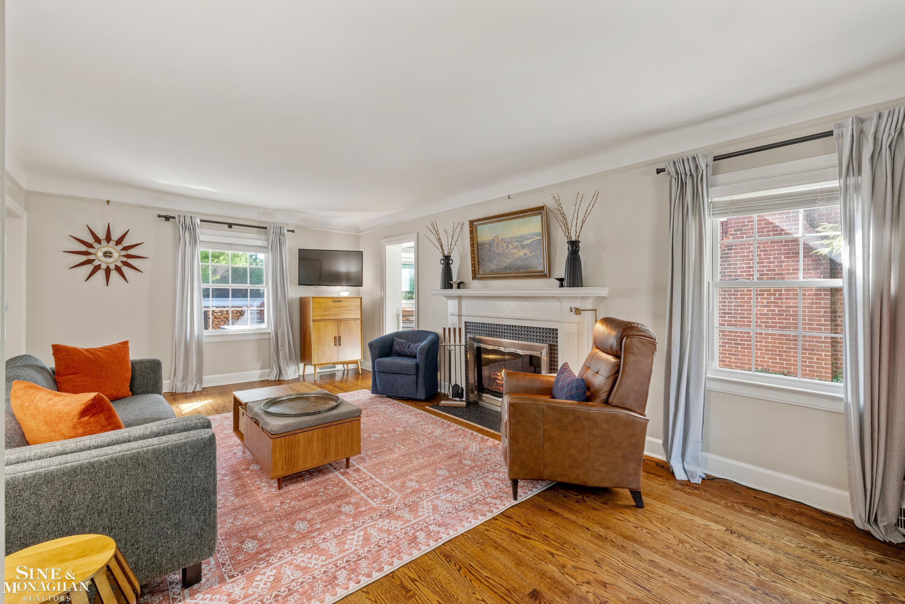 1819 Roseland