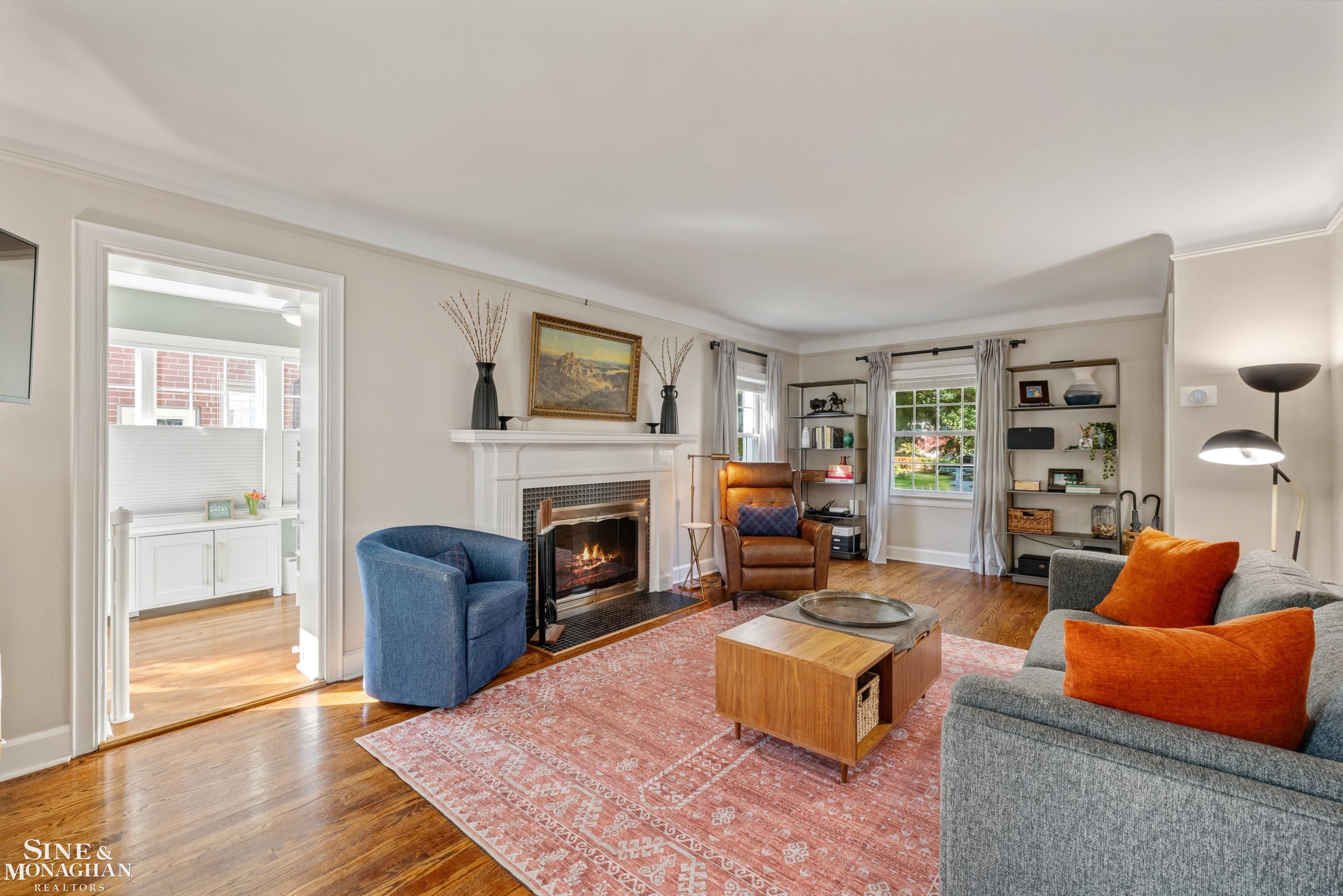 1819 Roseland