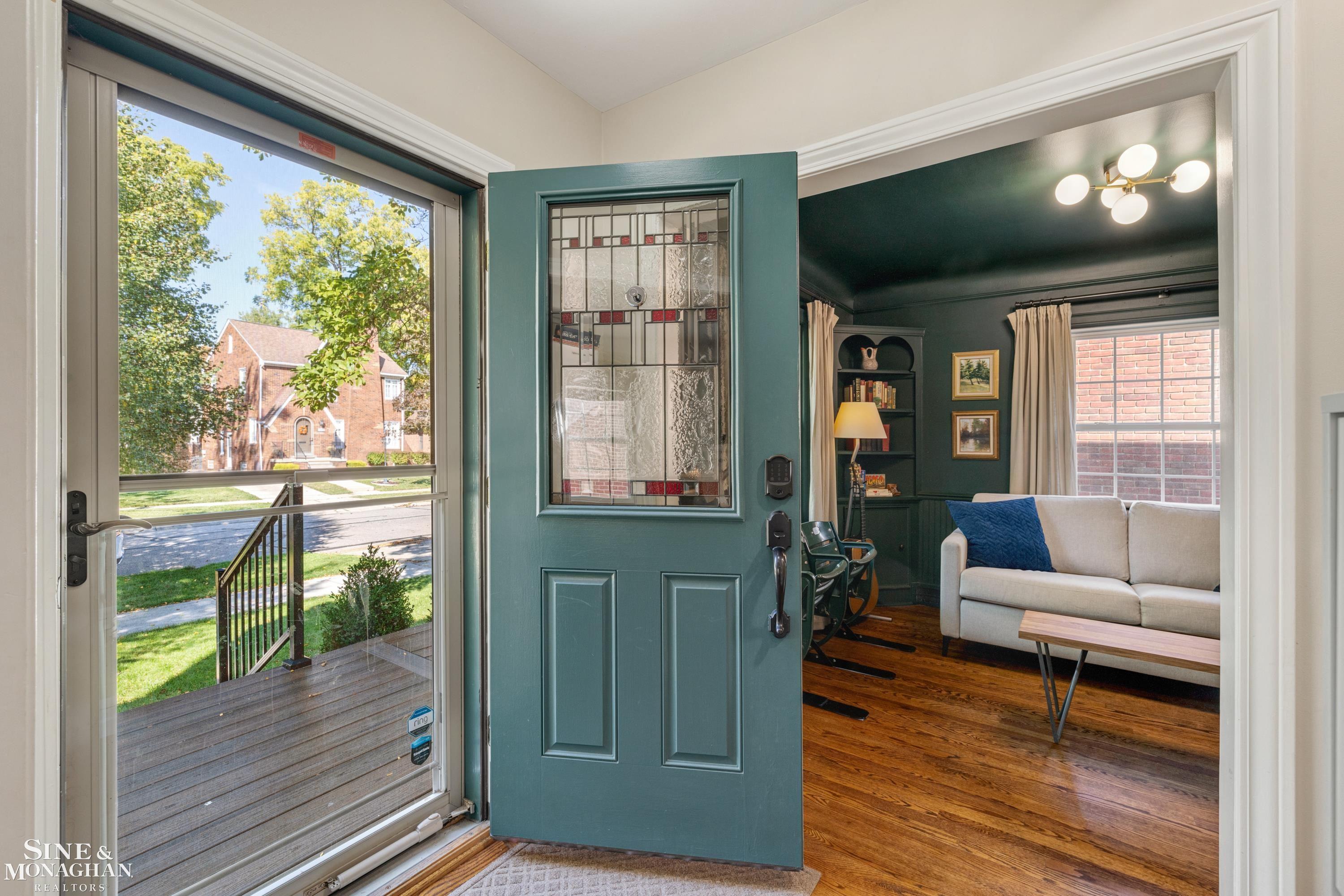 1819 Roseland