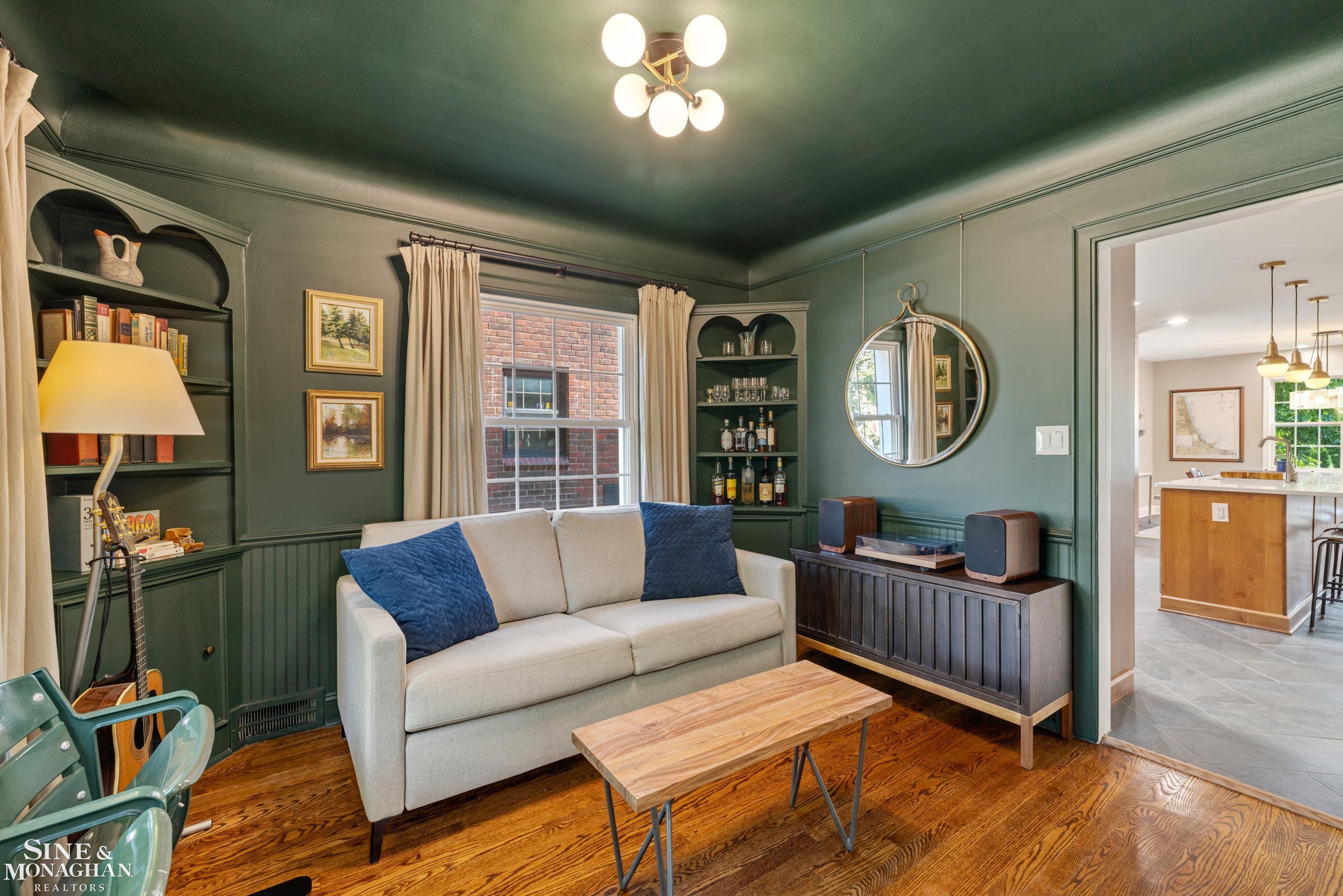 1819 Roseland