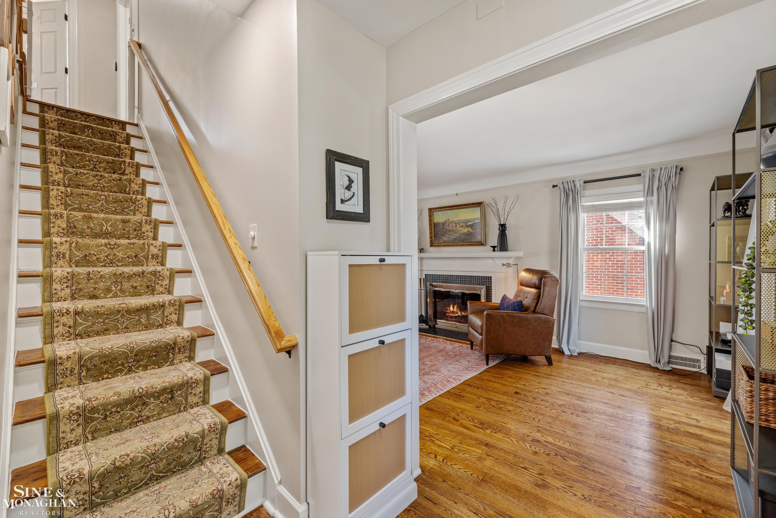 1819 Roseland