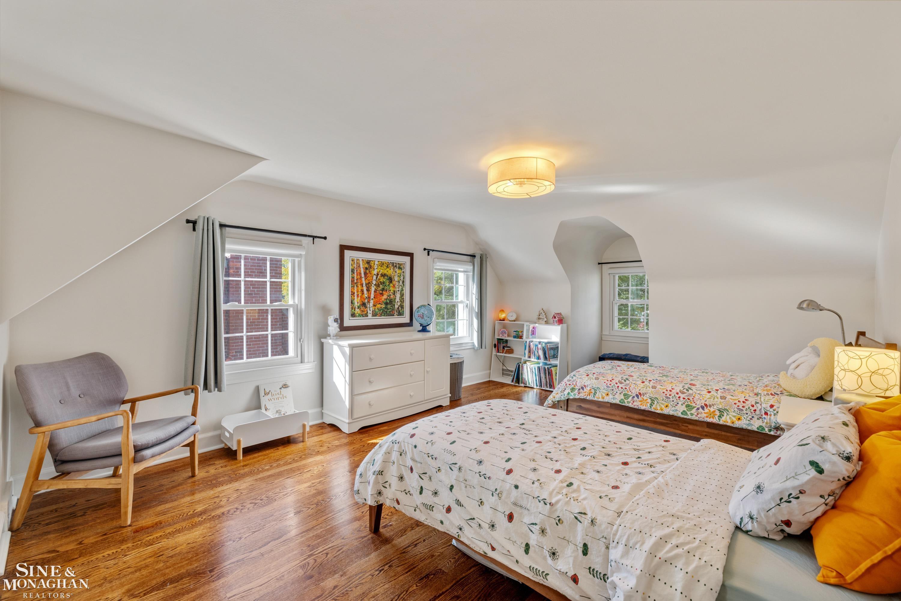1819 Roseland