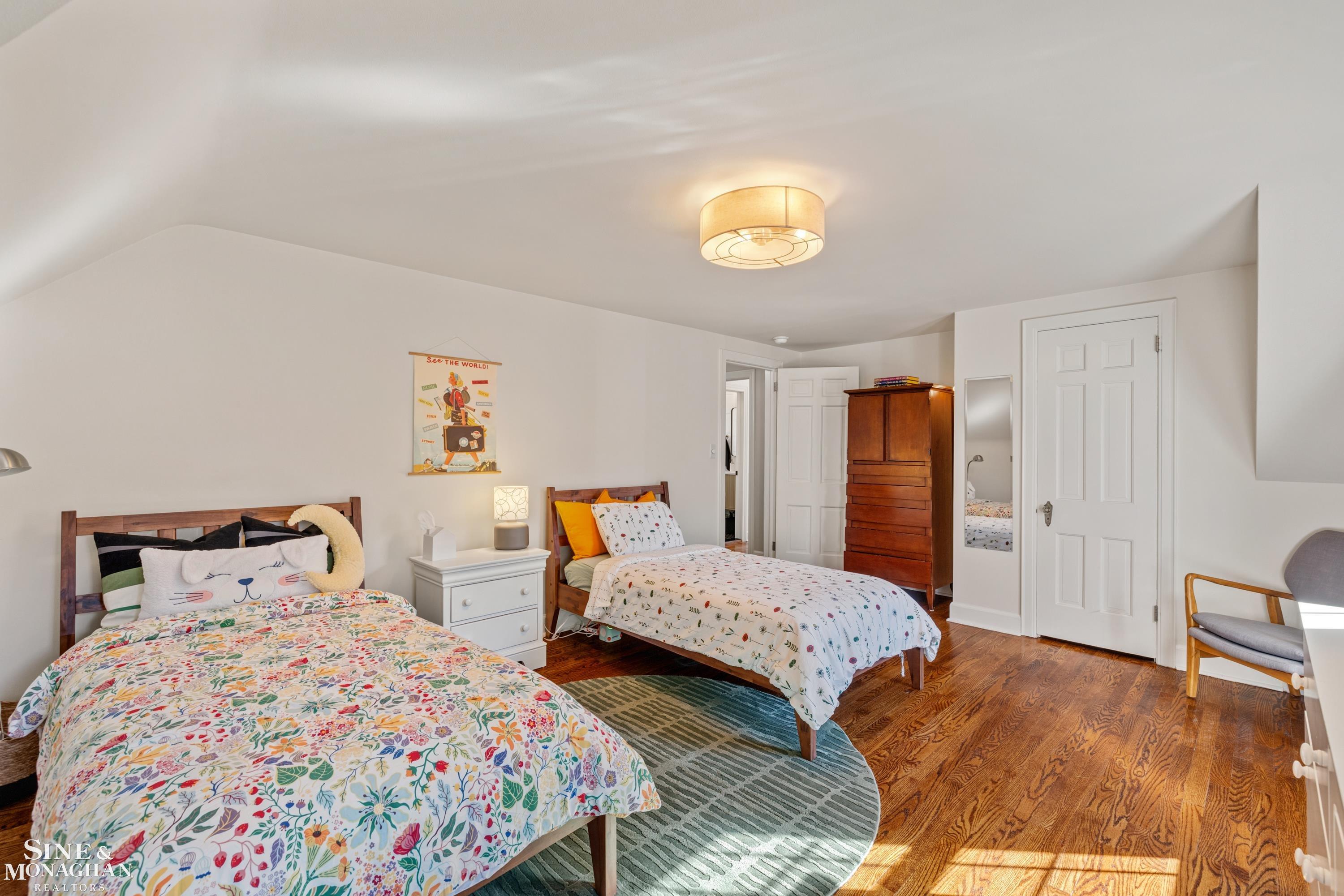 1819 Roseland