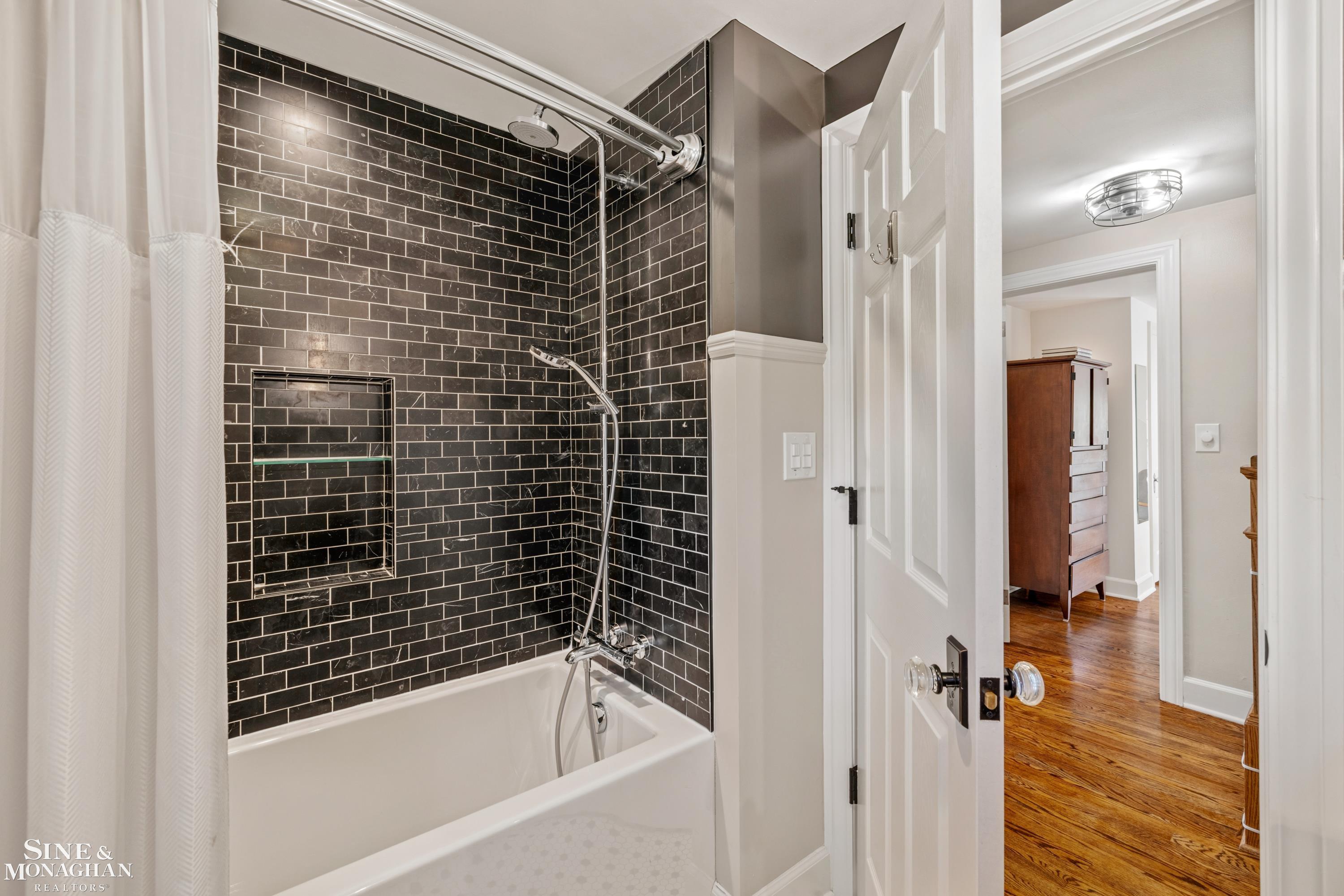 1819 Roseland