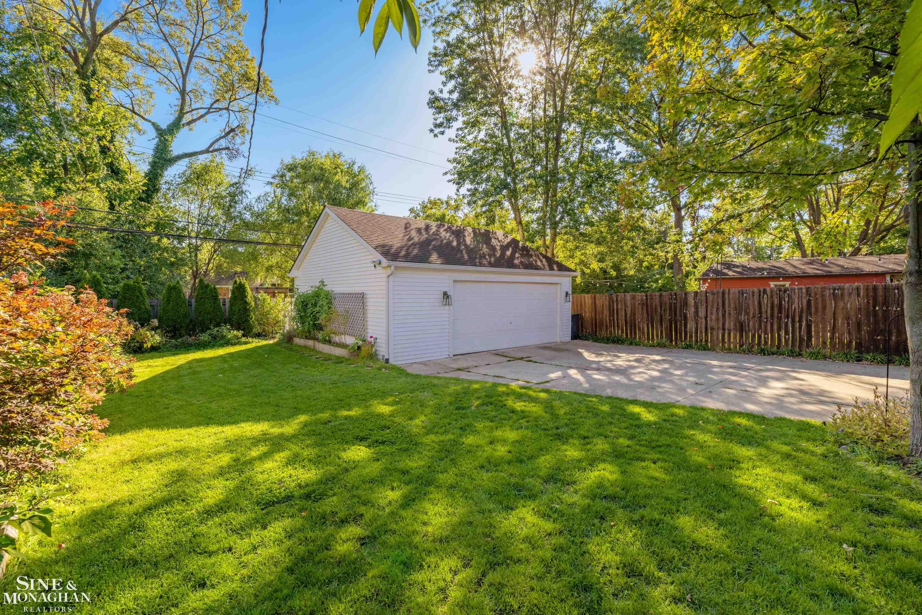 1819 Roseland
