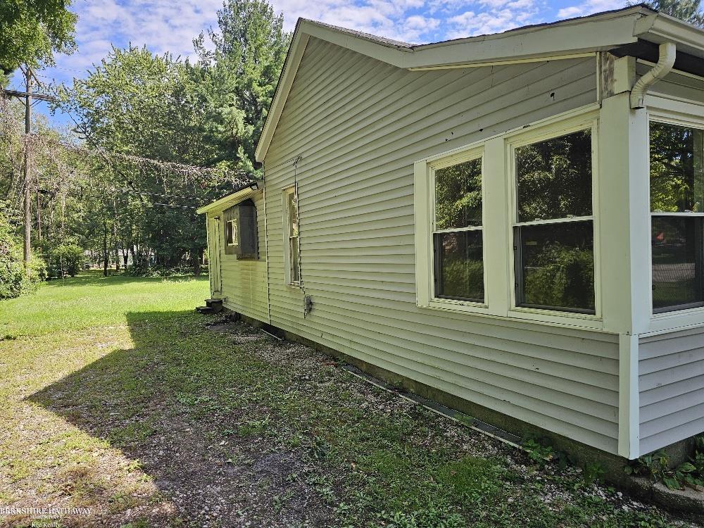 Photo 2 of Single family home for sale at 2146 Lee St, Algonac, MI 48001 | MLS# 58050224199 | Listing updated on 2026-10-08