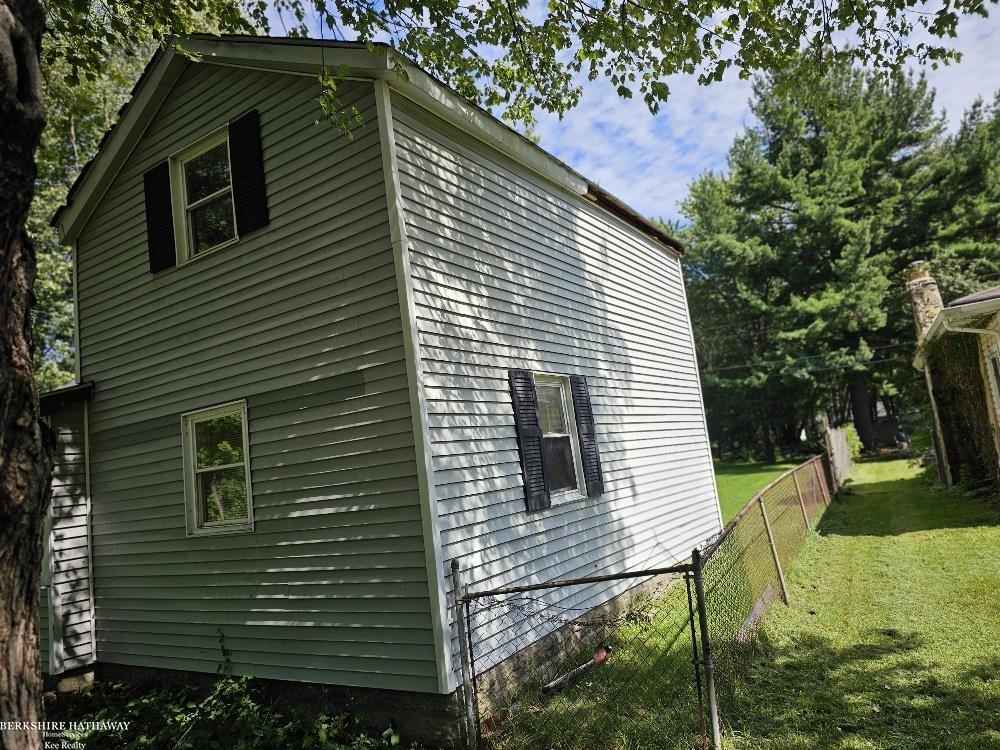 Photo 3 of Single family home for sale at 2146 Lee St, Algonac, MI 48001 | MLS# 58050224199 | Listing updated on 2026-10-08