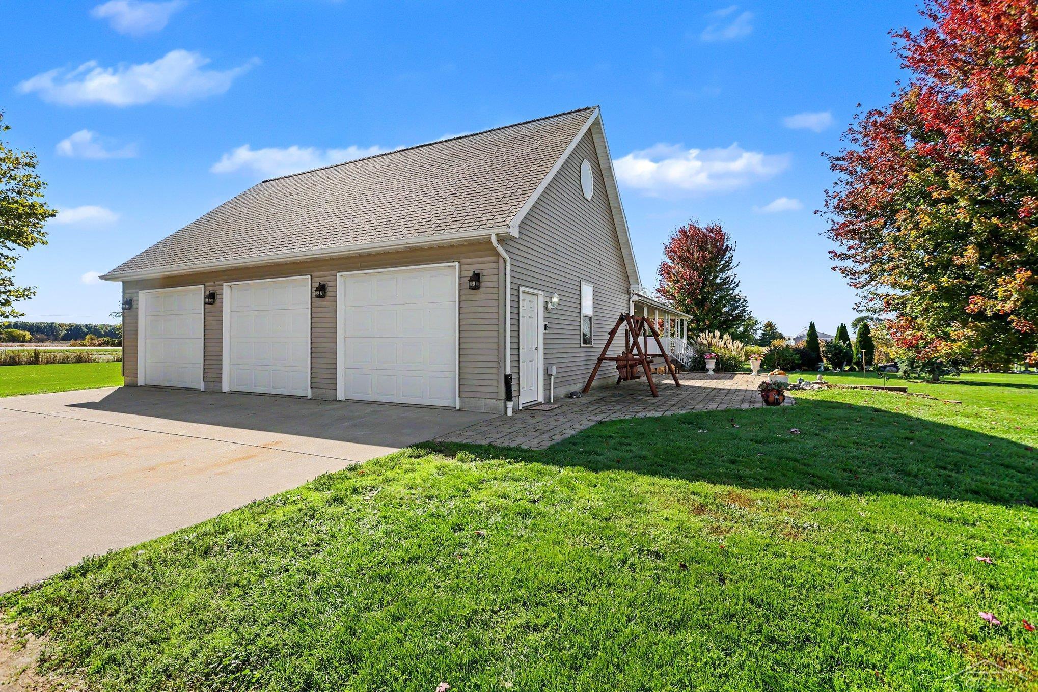 Photo 3 of Single family home for sale at 8080 Peet Rd, Chesaning, MI 48616 | MLS# 61050224203 | Listing updated on 2026-10-08