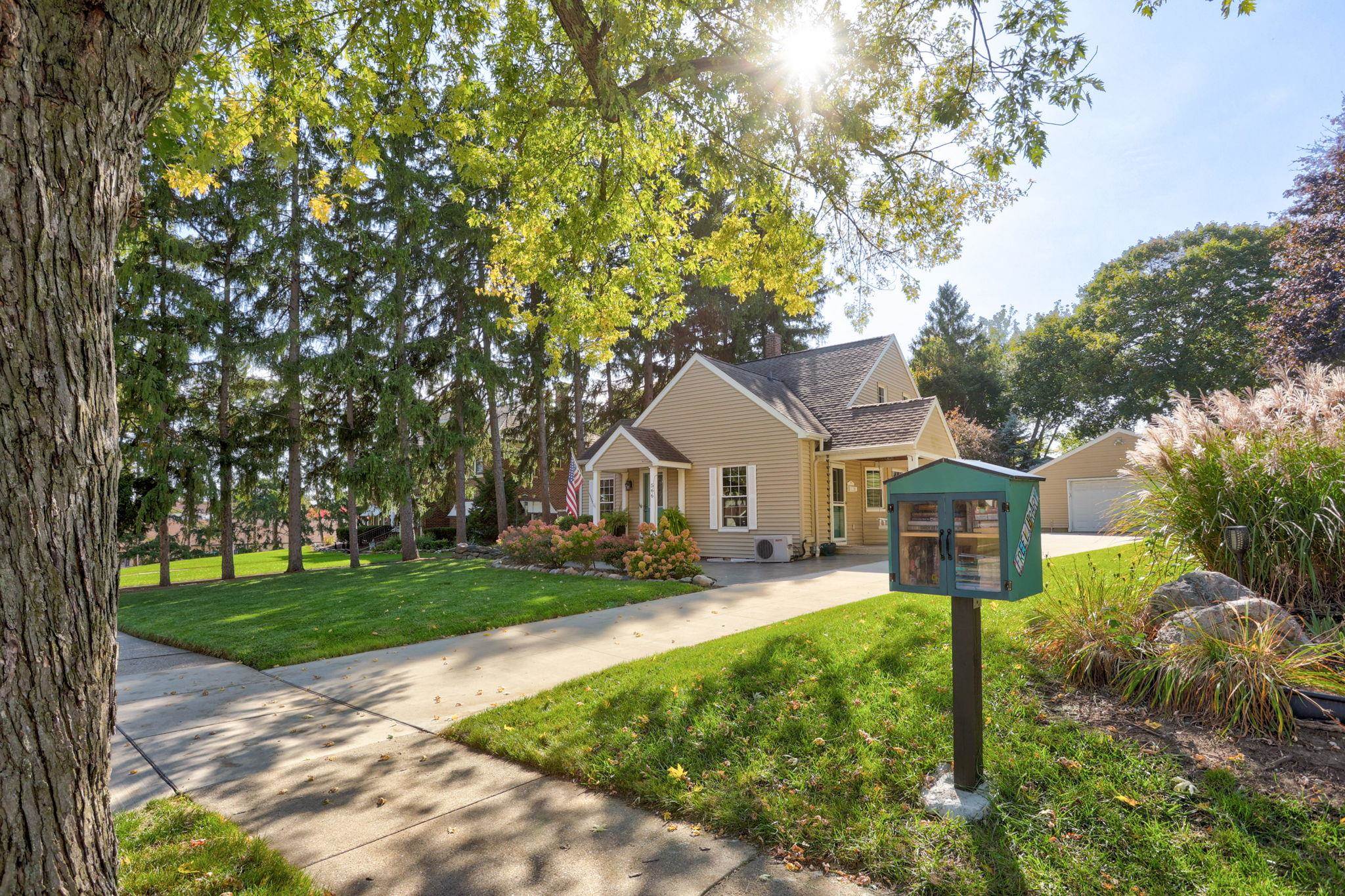 Photo 1 of Single family home for sale at 566 Cass St, Frankenmuth, MI 48734 | MLS# 61050224281 | Listing updated on 2026-10-08
