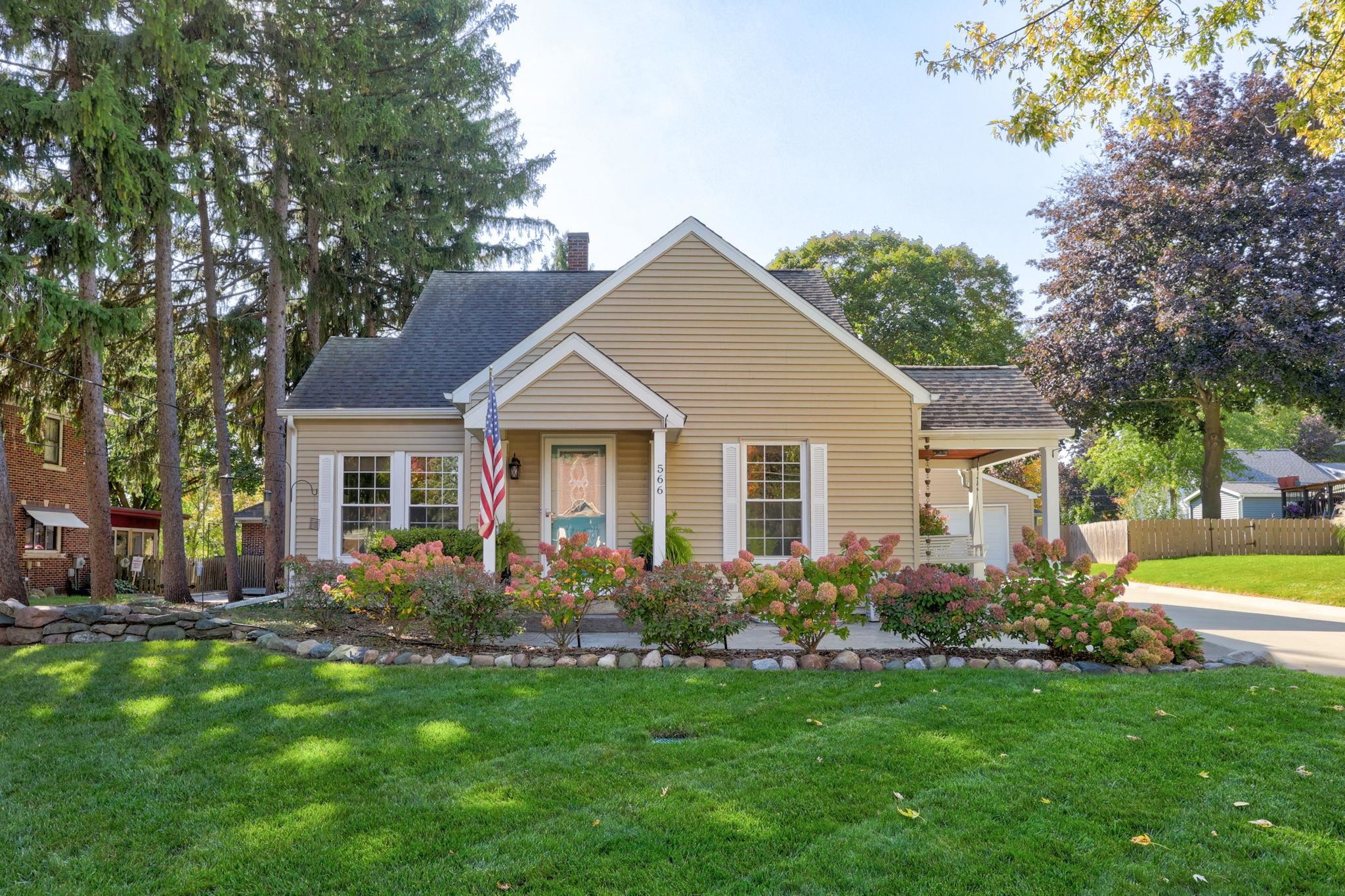 Photo 2 of Single family home for sale at 566 Cass St, Frankenmuth, MI 48734 | MLS# 61050224281 | Listing updated on 2026-10-08
