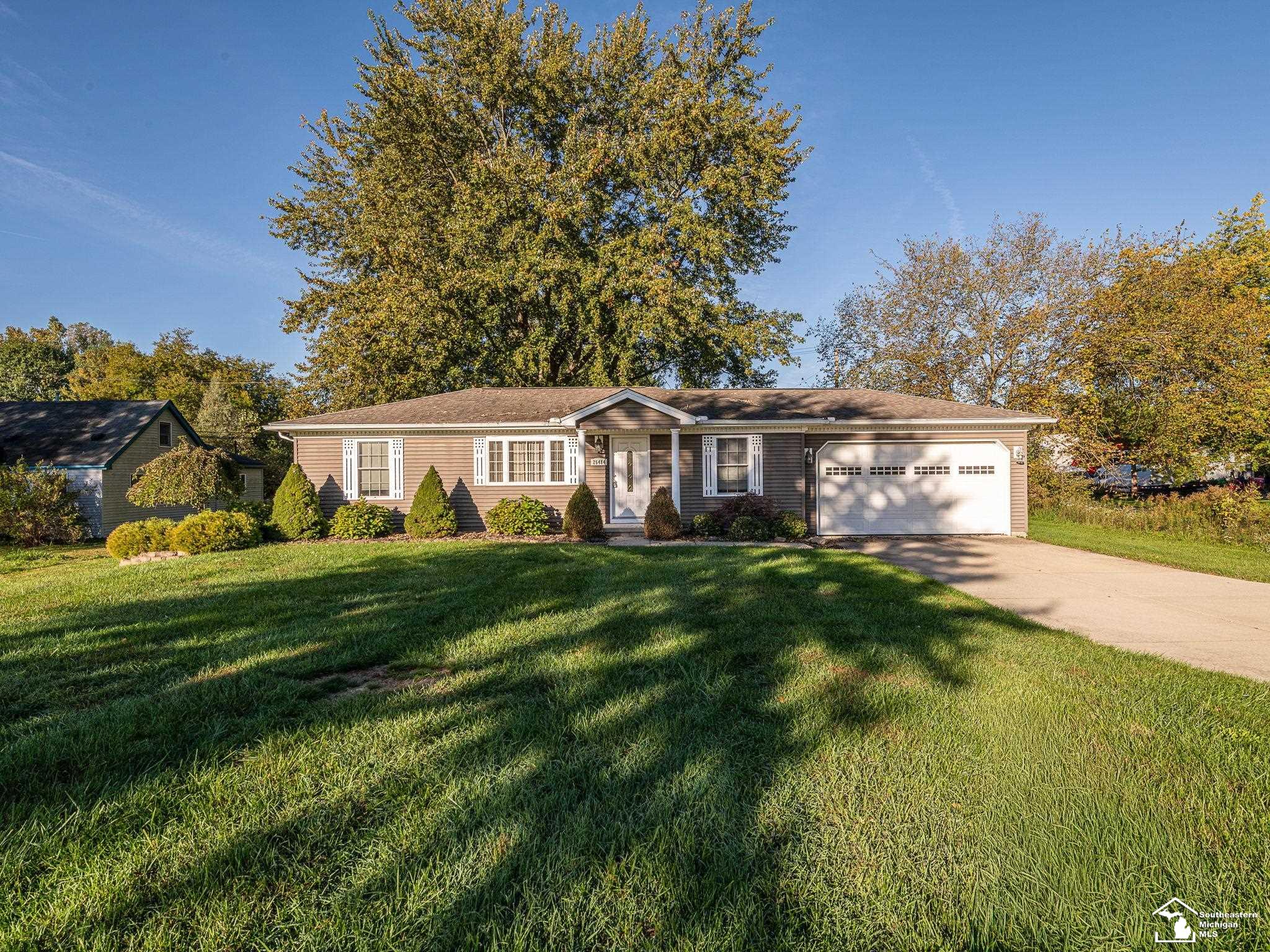 Photo 1 of Single family home for sale at 25484 Waltz Rd, New Boston, MI 48164 | MLS# 57050224321 | Listing updated on 2026-10-08