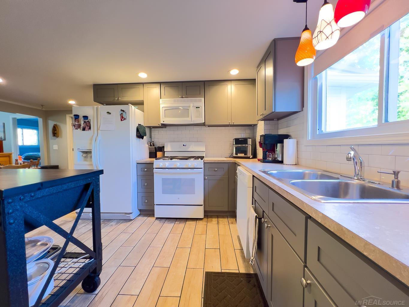 Photo 3 of Single family home for sale at 1049 Radov Dr, Gladwin, MI 48624 | MLS# 58050224355 | Listing updated on 2026-10-09