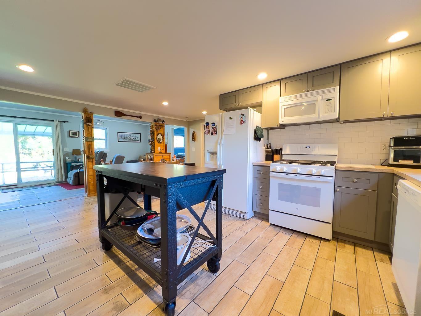 Photo 4 of Single family home for sale at 1049 Radov Dr, Gladwin, MI 48624 | MLS# 58050224355 | Listing updated on 2026-10-09