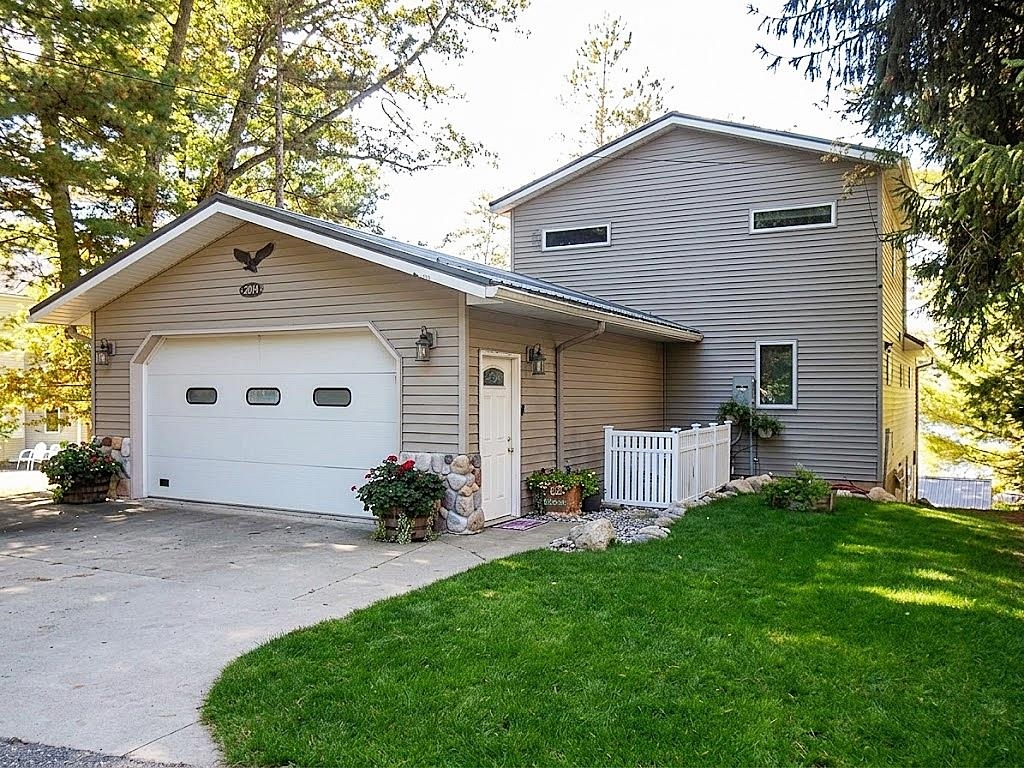 Photo 3 of Single family home for sale at 284 Hillcrest Ave, Harrison, MI 48625 | MLS# 50224358 | Listing updated on 2026-10-09