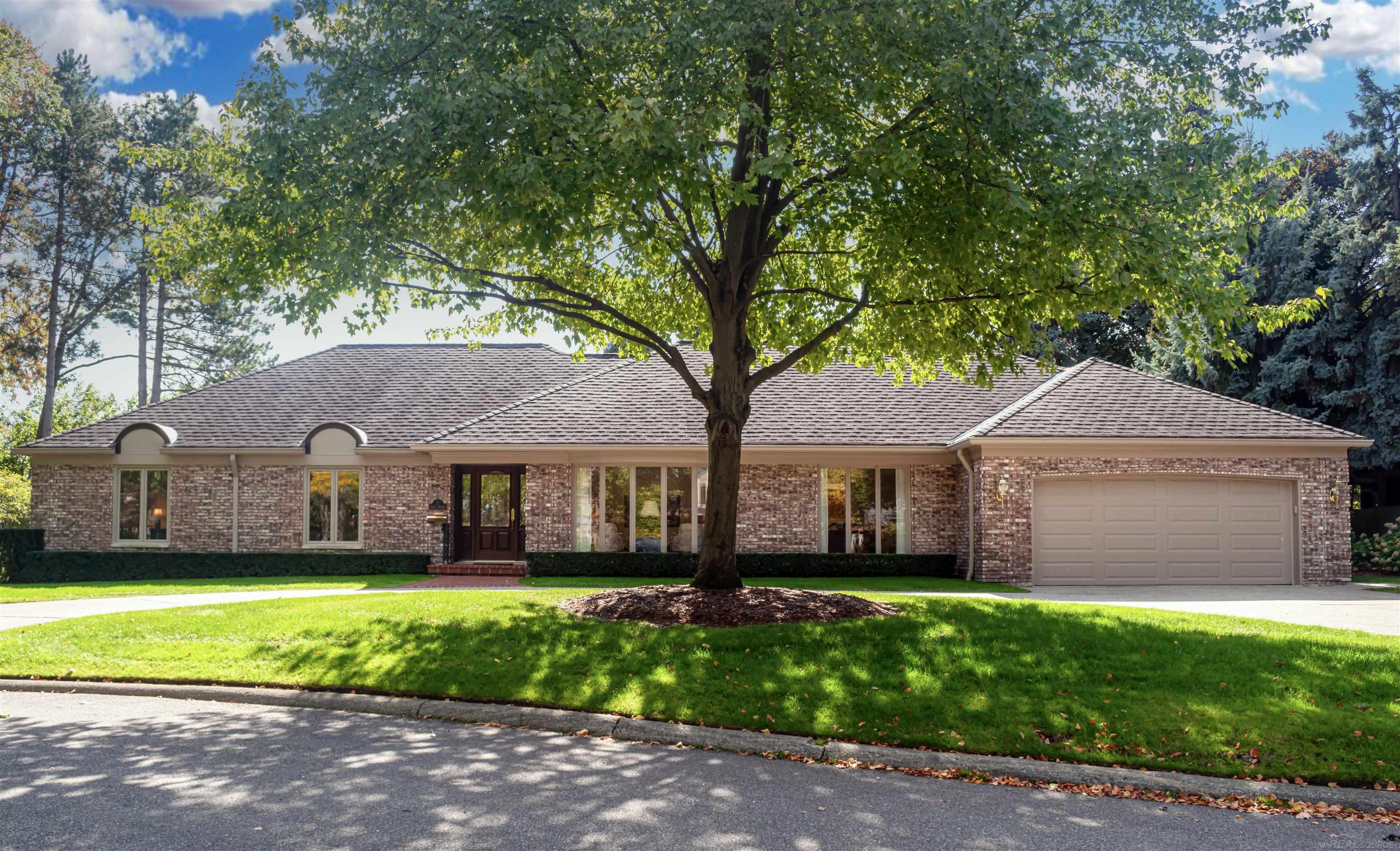 Photo 1 of Sale Pending at 7 Belle Meade Rd, Grosse Pointe Shores, MI 48236 | MLS# 58050224710 | Listing updated on 2026-10-15