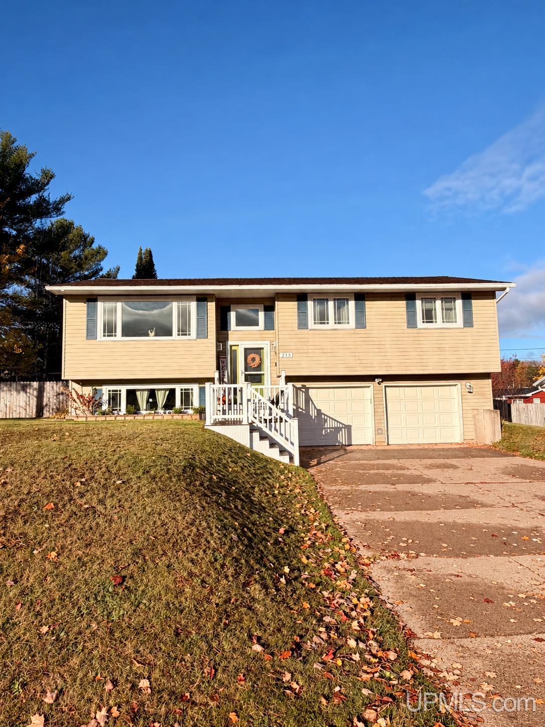 Photo 1 of Single family home for sale at 215 N Marigold St, Ishpeming, MI 49849 | MLS# 50224874 | Listing updated on 2026-10-18