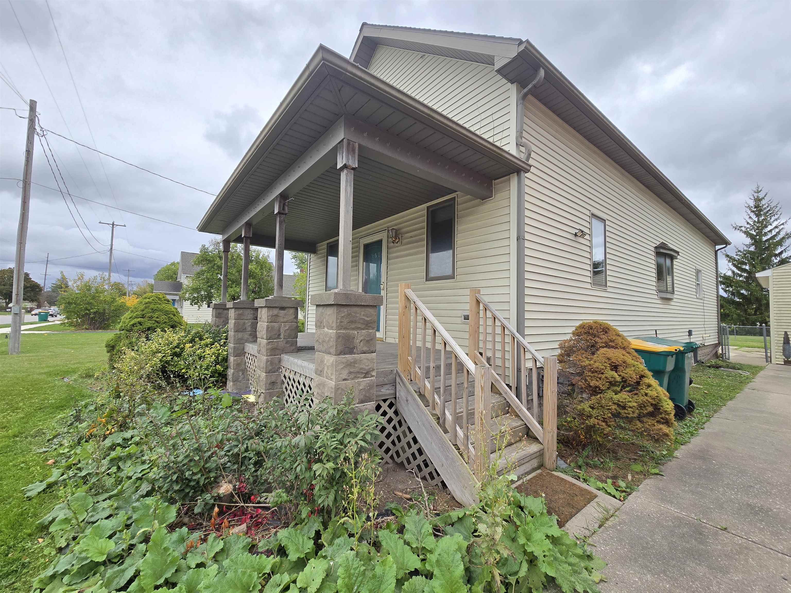 Photo 2 of Single family home for sale at 2018 Kosciuszko Ave, Bay City, MI 48708 | MLS# 50225222 | Listing updated on 2026-10-19