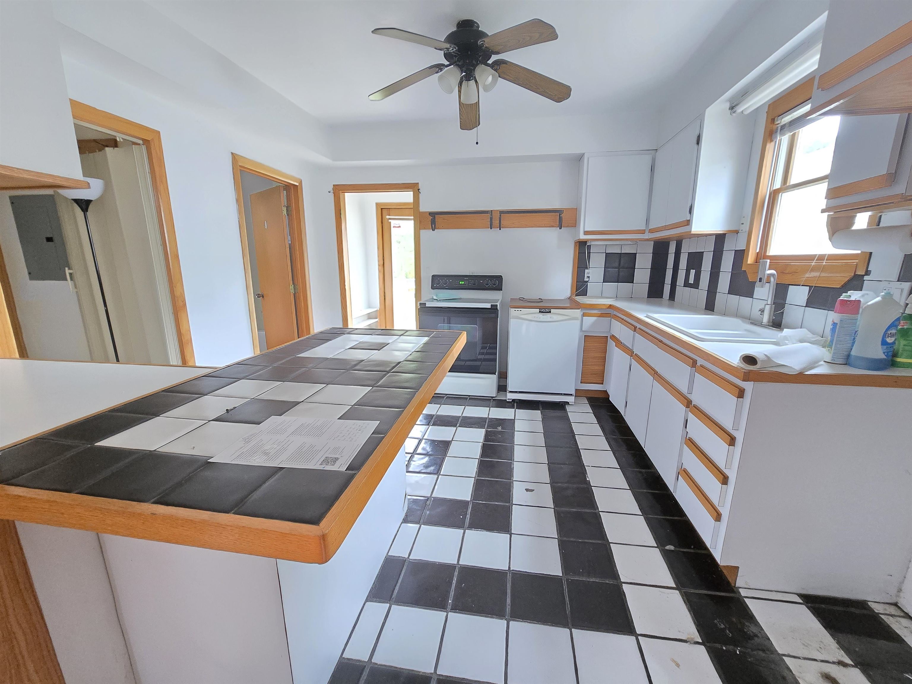 Photo 3 of Single family home for sale at 2018 Kosciuszko Ave, Bay City, MI 48708 | MLS# 50225222 | Listing updated on 2026-10-19