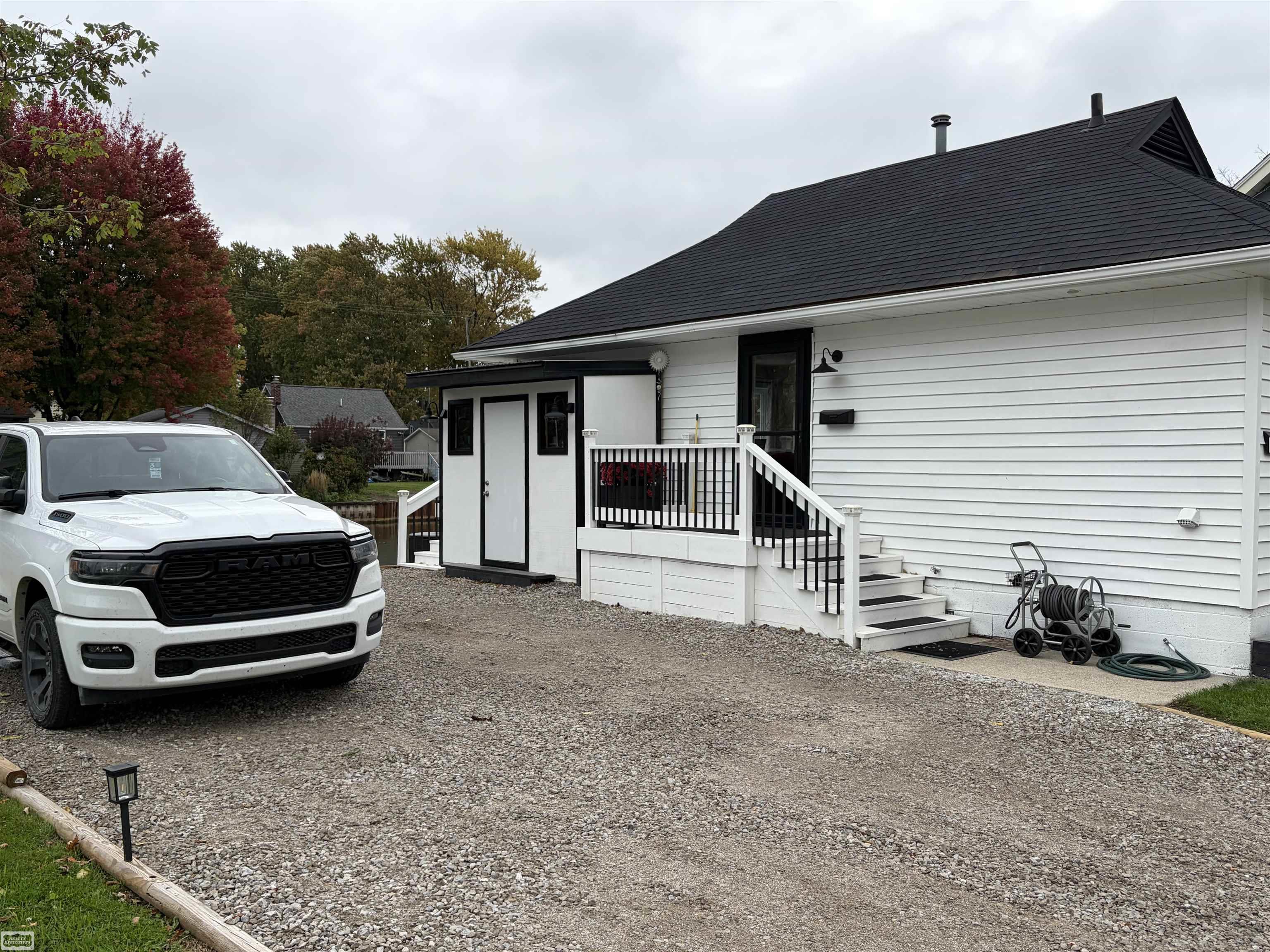 Photo 2 of Single family home for sale at 191 S Belle River Ave, Marine City, MI 48039 | MLS# 58050225235 | Listing updated on 2026-10-17