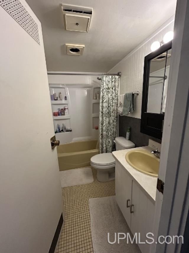 Photo 4 of Single family home for sale at 706 Wright St, Marquette, MI 49855 | MLS# 50225282 | Listing updated on 2026-10-21