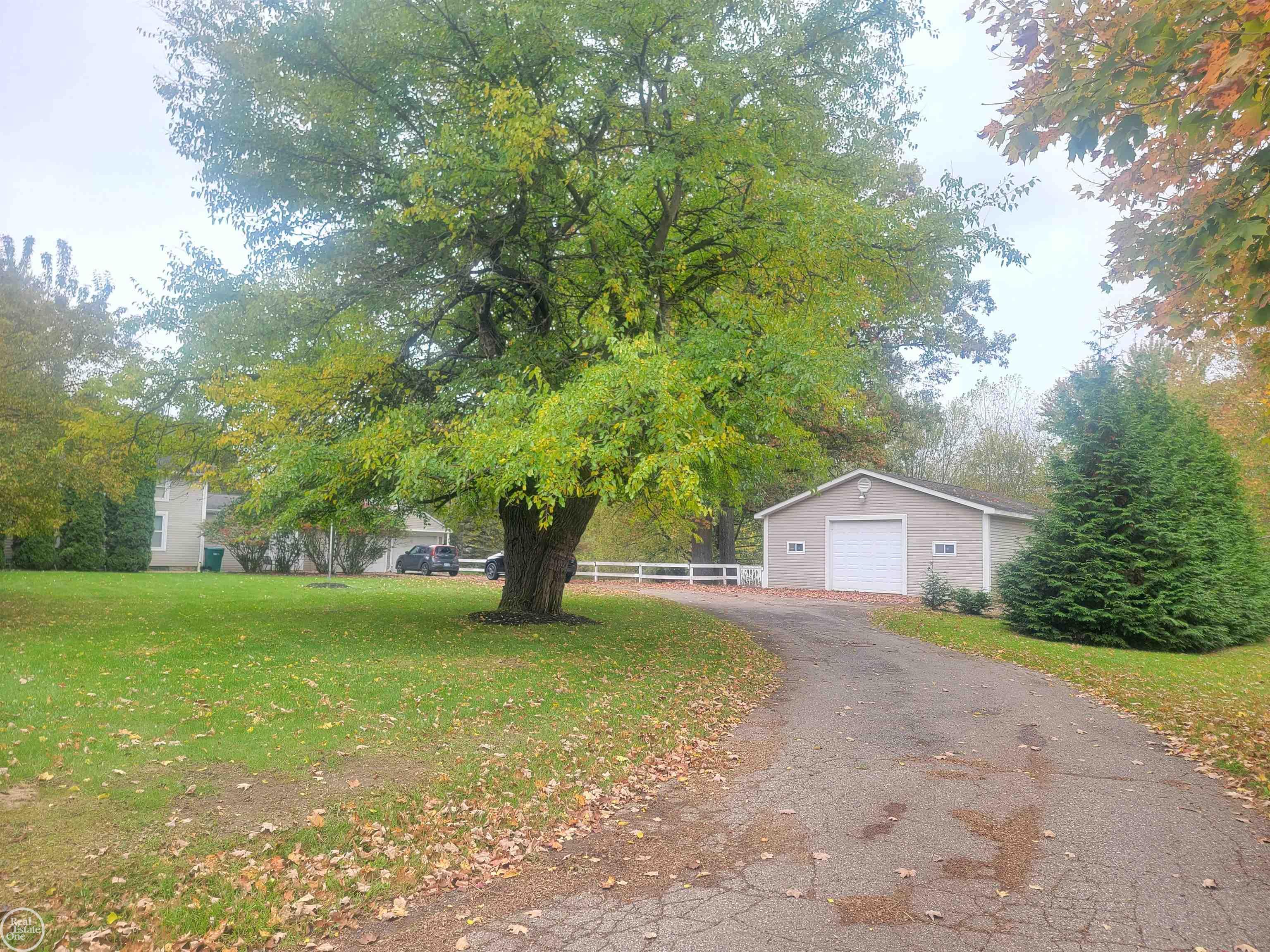 13018 N Holly Rd, Holly Township