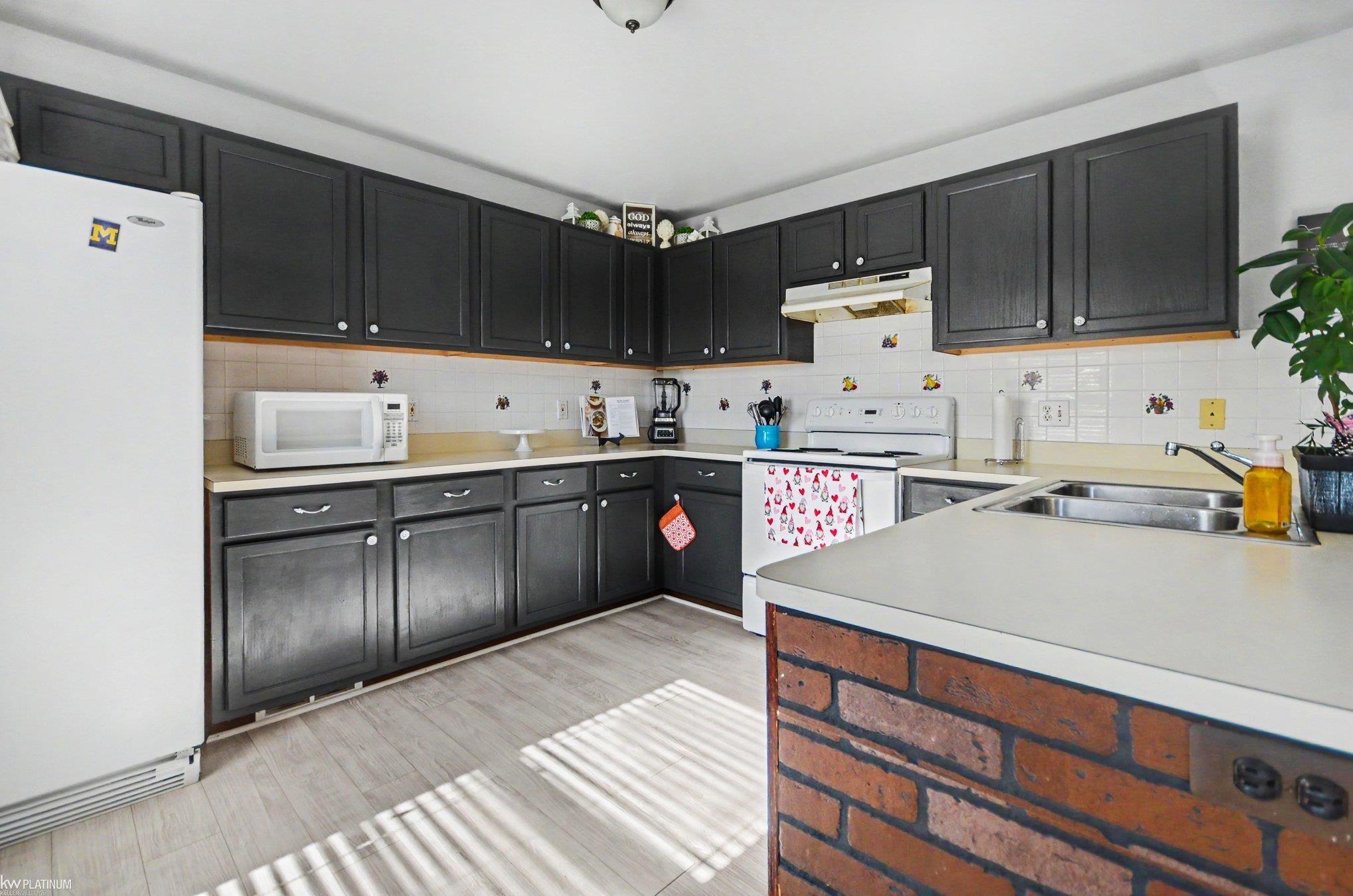 Photo 3 of Single family home for sale at 17786 Common Rd, Roseville, MI 48066 | MLS# 50225338 | Listing updated on 2026-10-20