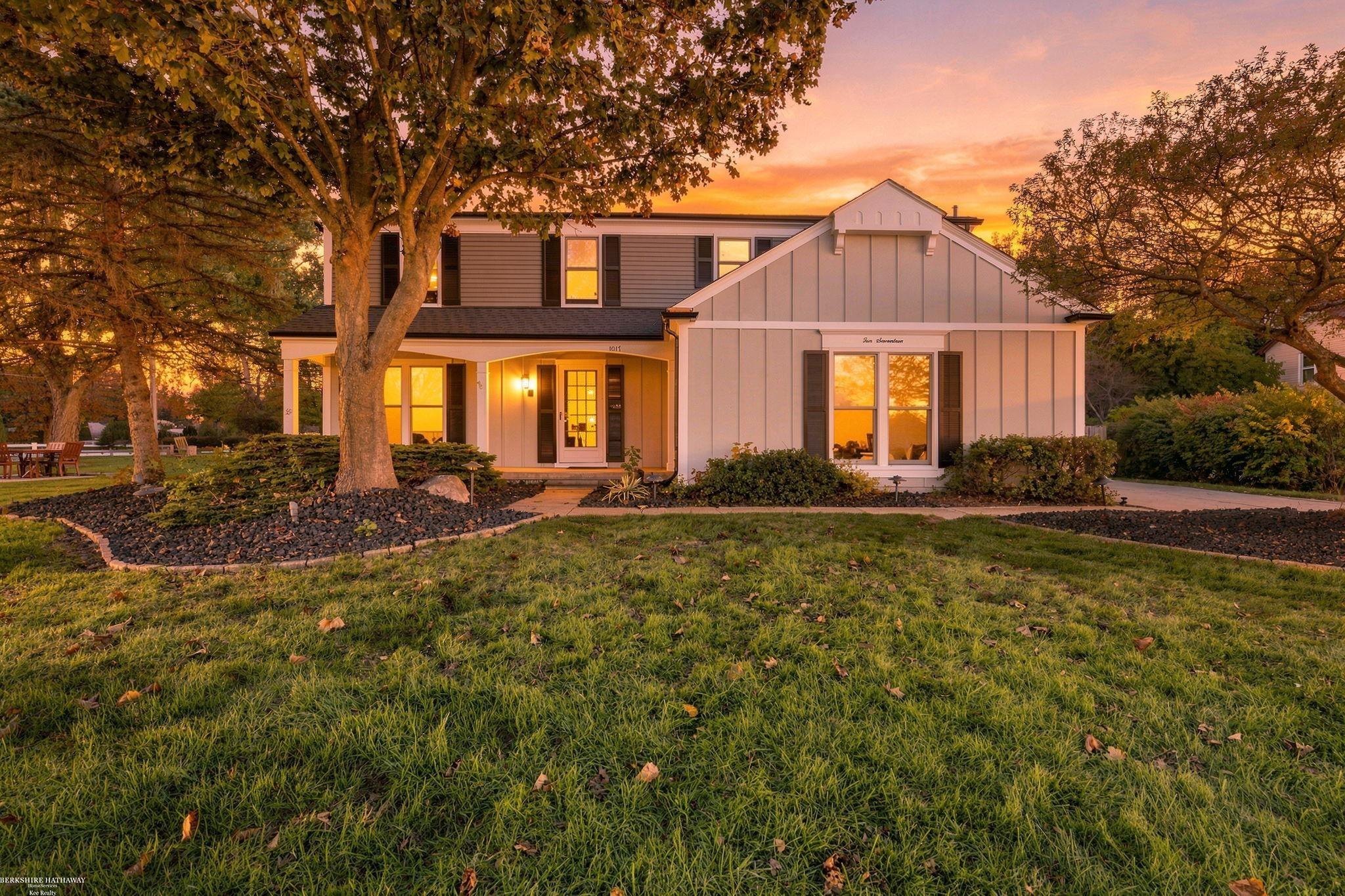 Photo 2 of Single family home for sale at 1017 Barneswood Ln, Rochester Hills, MI 48306 | MLS# 58050225454 | Listing updated on 2026-10-20