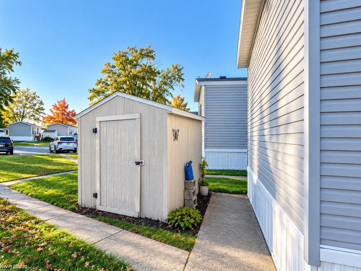 Photo 2 of Single family home for sale at 912 Cour Retta St, Warren, MI 48091 | MLS# 58050225477 | Listing updated on 2026-10-21