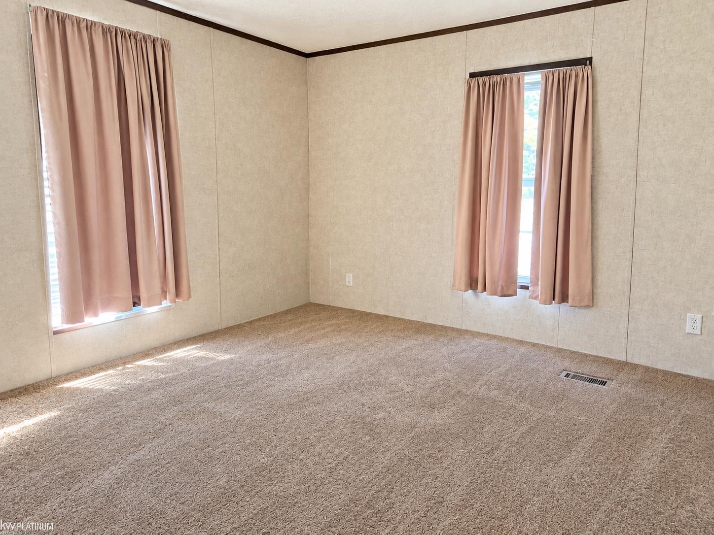 Photo 3 of Single family home for sale at 912 Cour Retta St, Warren, MI 48091 | MLS# 58050225477 | Listing updated on 2026-10-21