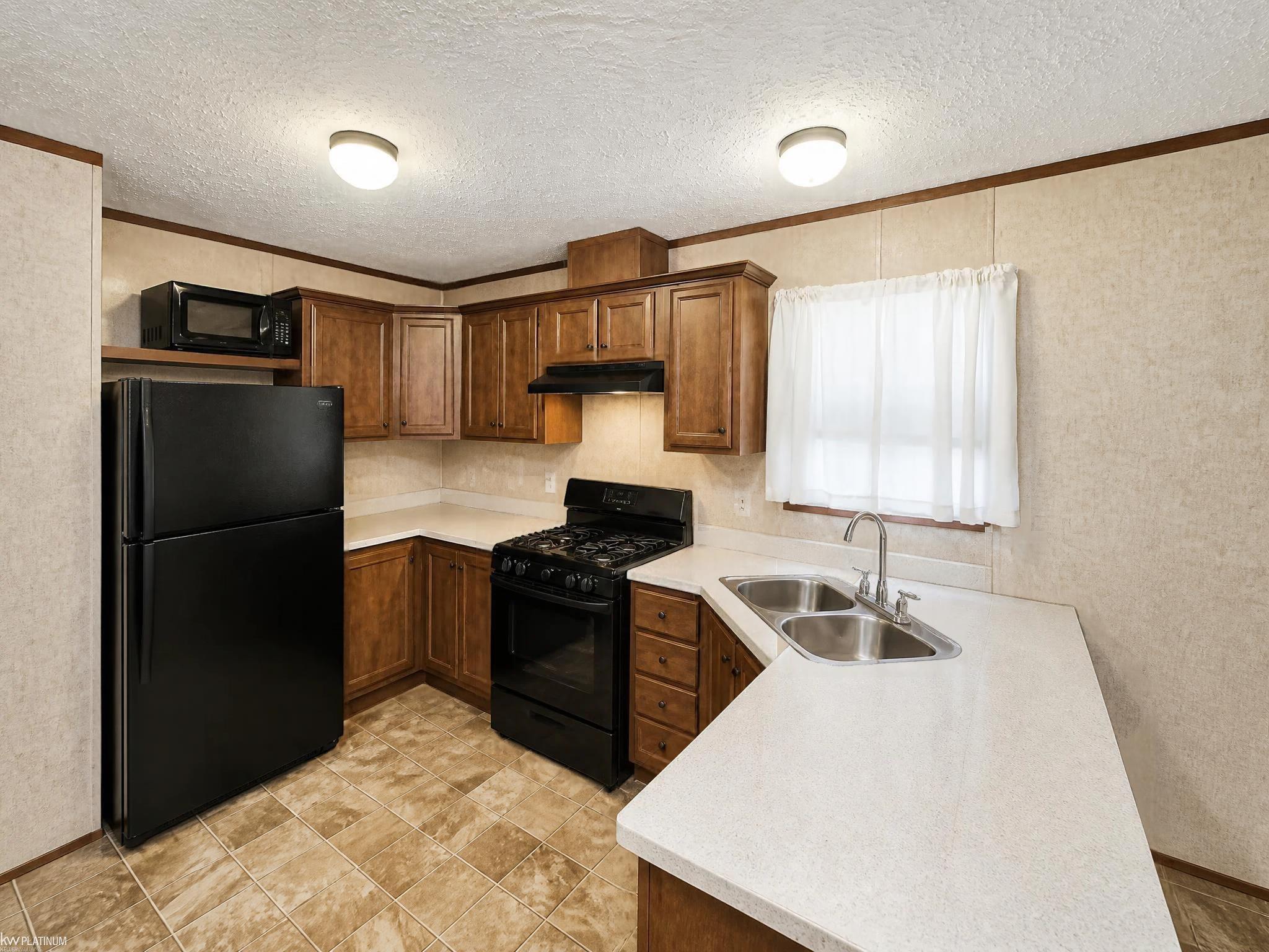 Photo 4 of Single family home for sale at 912 Cour Retta St, Warren, MI 48091 | MLS# 58050225477 | Listing updated on 2026-10-21