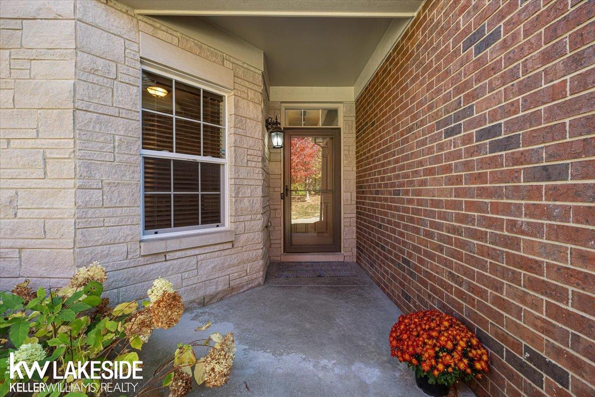 Photo 3 of Condo for sale at 609 Mountain Cir, Rochester Hills, MI 48306 | MLS# 50225623 | Listing updated on 2026-10-22