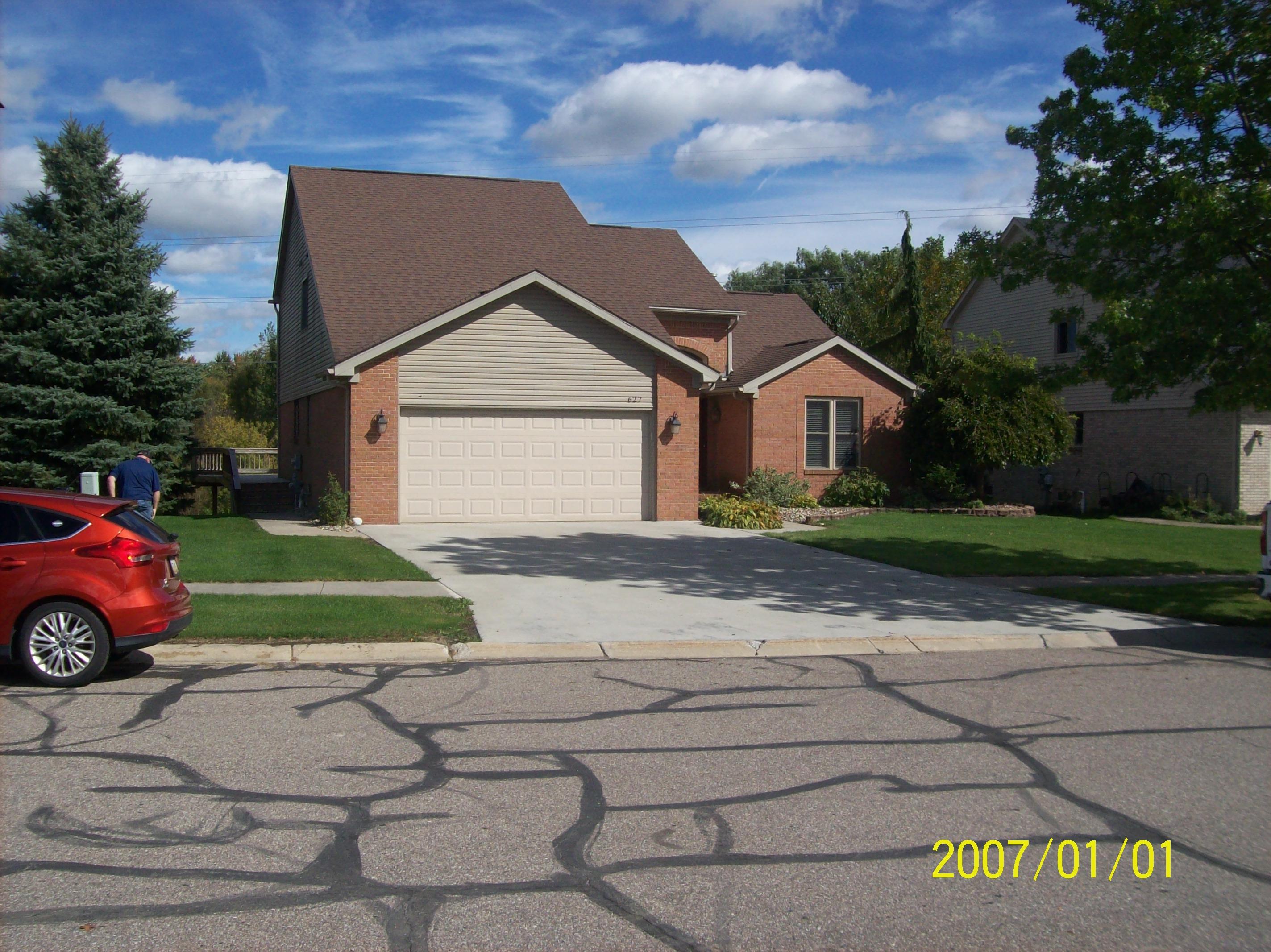 627 Old Farm Lane photo 2