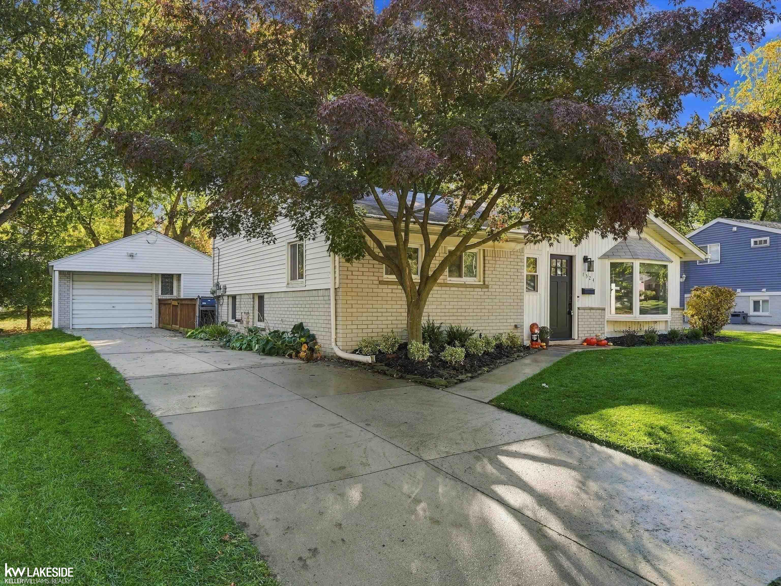 Photo 3 of Single family home for sale at 1324 Catalpa Dr, Rochester, MI 48307 | MLS# 50225717 | Listing updated on 2026-10-22