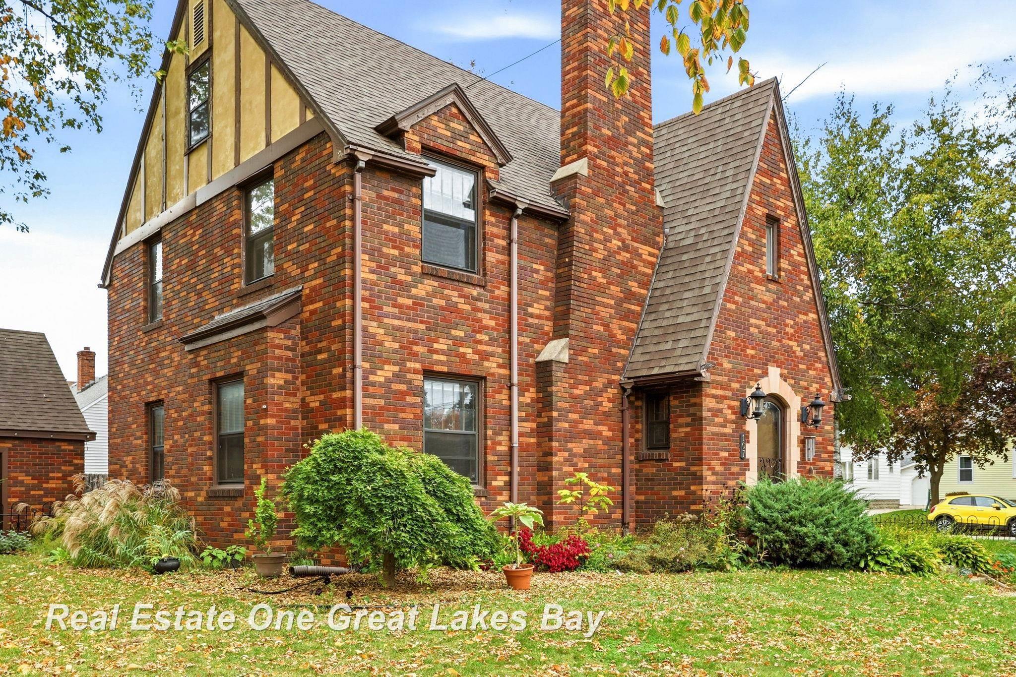Photo 2 of Single family home for sale at 107 N Alp St, Bay City, MI 48706 | MLS# 50225754 | Listing updated on 2026-10-23