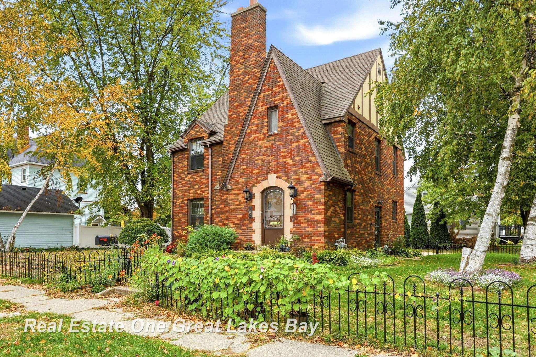 Photo 3 of Single family home for sale at 107 N Alp St, Bay City, MI 48706 | MLS# 50225754 | Listing updated on 2026-10-23