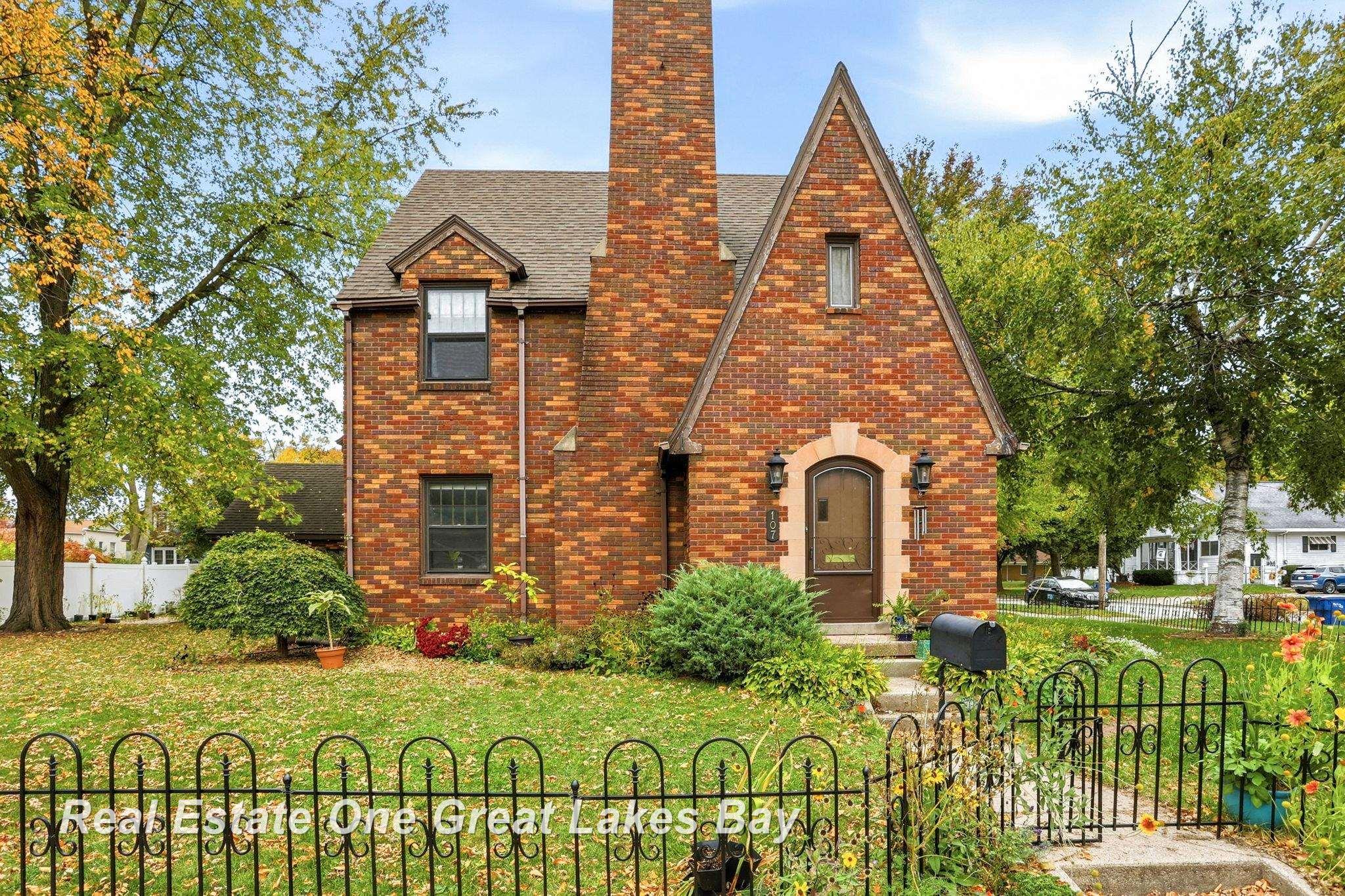 Photo 3 of Single family home for sale at 107 N Alp St, Bay City, MI 48706 | MLS# 50225754 | Listing updated on 2026-10-23