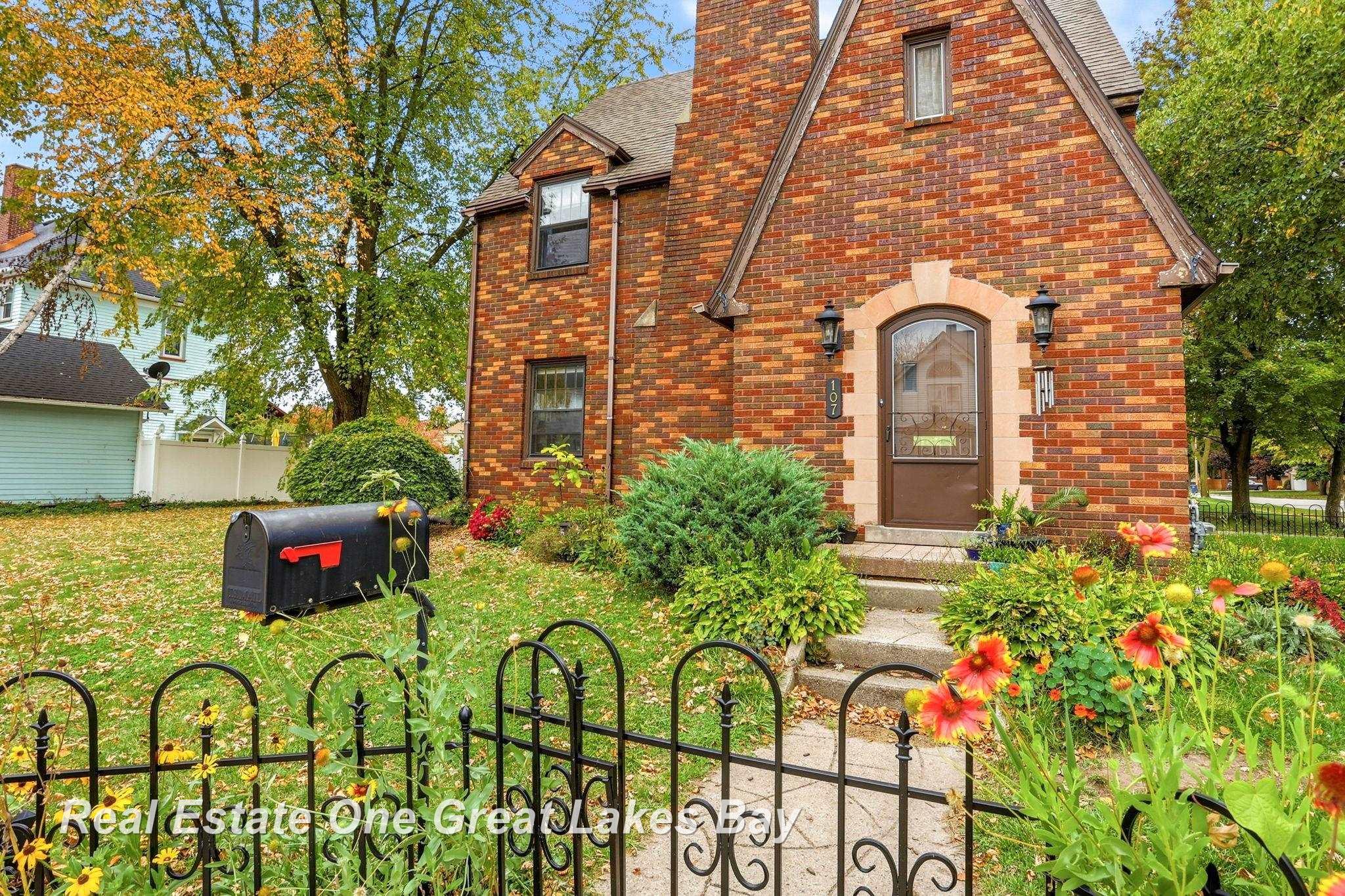 Photo 4 of Single family home for sale at 107 N Alp St, Bay City, MI 48706 | MLS# 50225754 | Listing updated on 2026-10-23