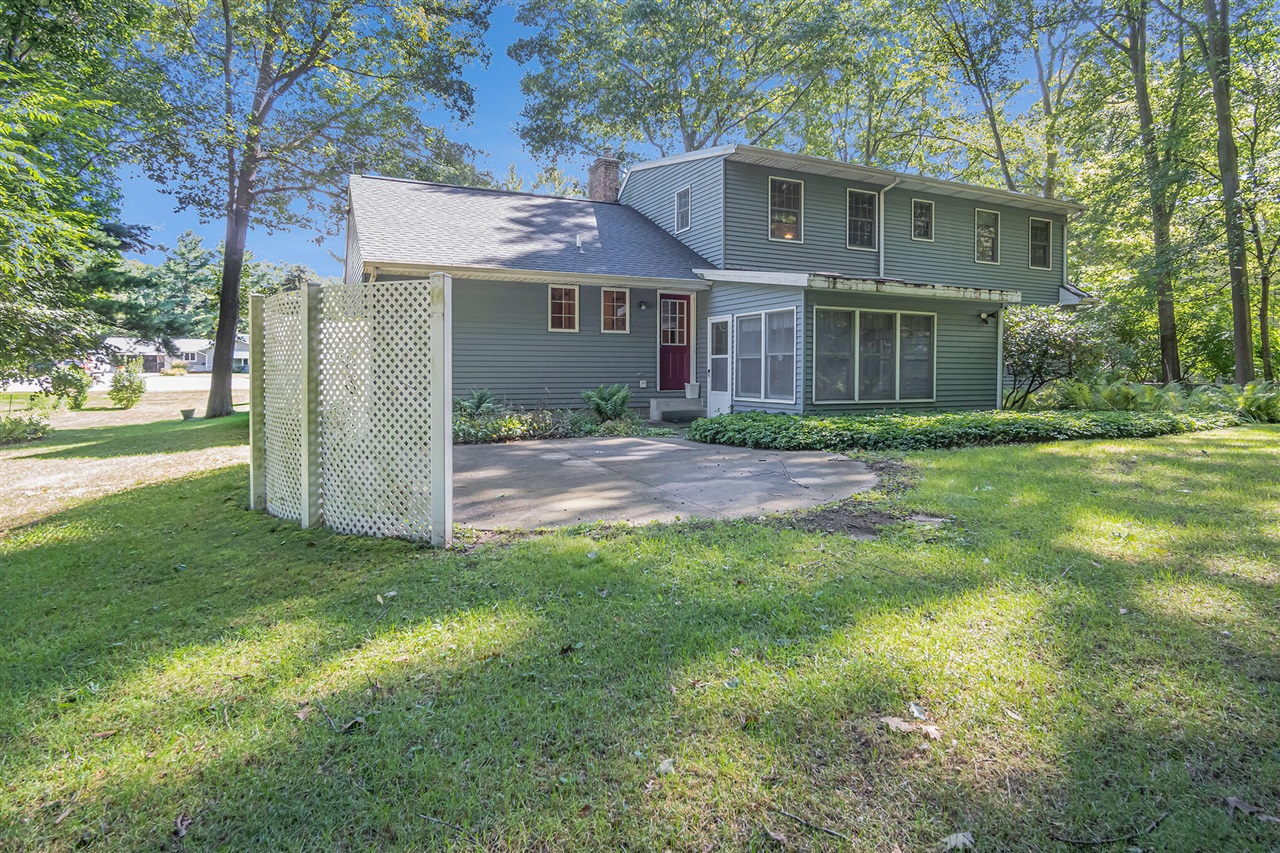 Photo 5 of Single Family Residence at 12637 Lakeshore Drive, Grand Haven, MI 49417 | MLS# 70284884 |  | Sold on 2023-01-20