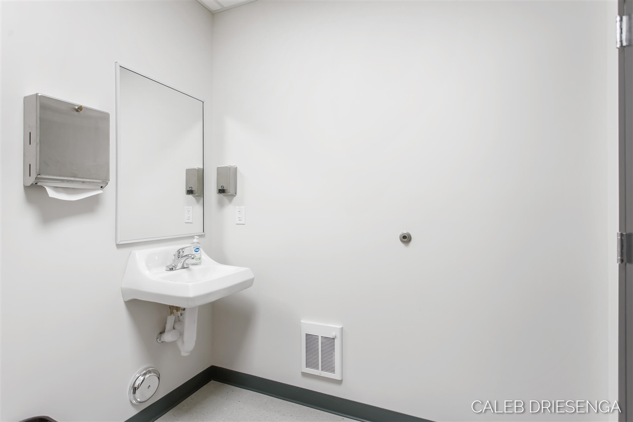 460 Cleveland Avenue, Holland, MI, 49423