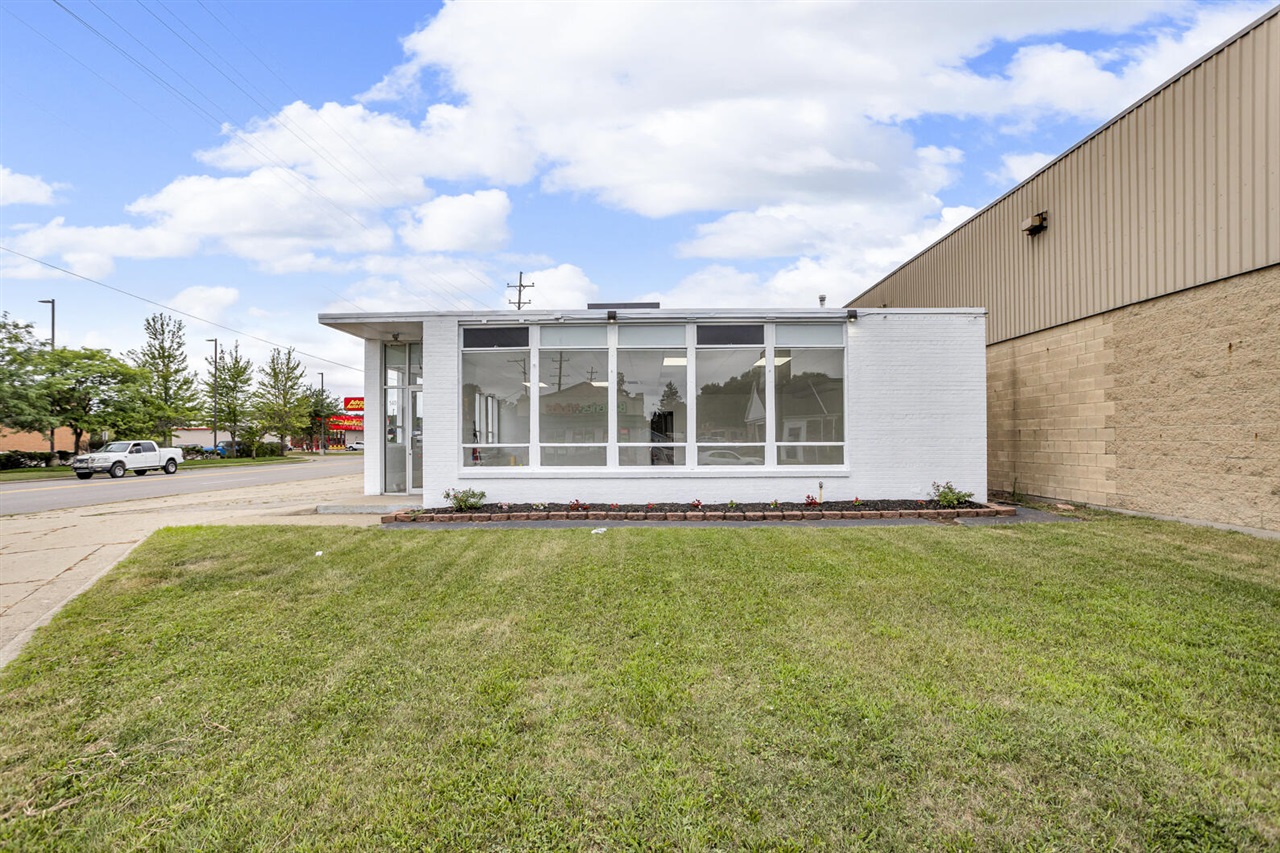 1400 N West Avenue, Jackson, MI, 49202-2053