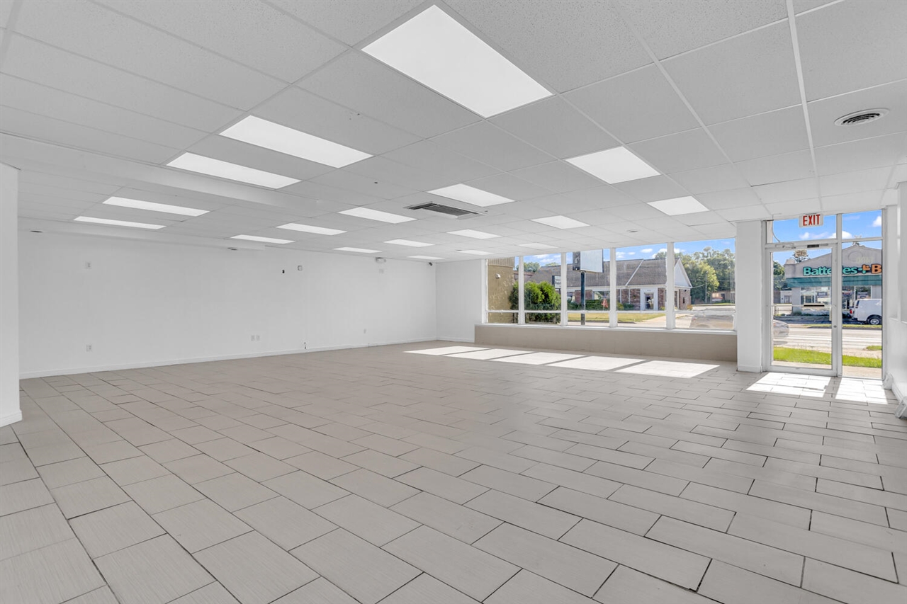 1400 N West Avenue, Jackson, MI, 49202-2053