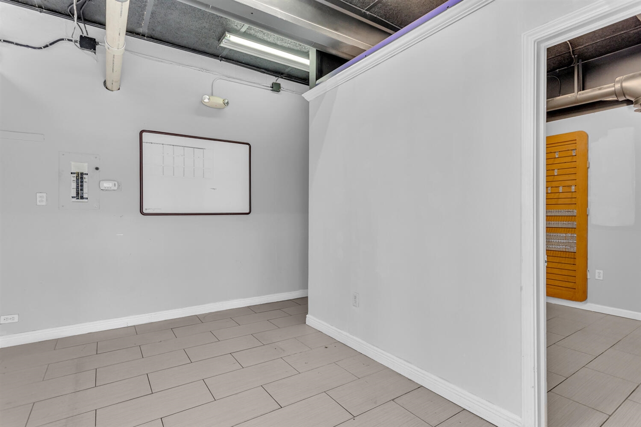 1400 N West Avenue, Jackson, MI, 49202-2053