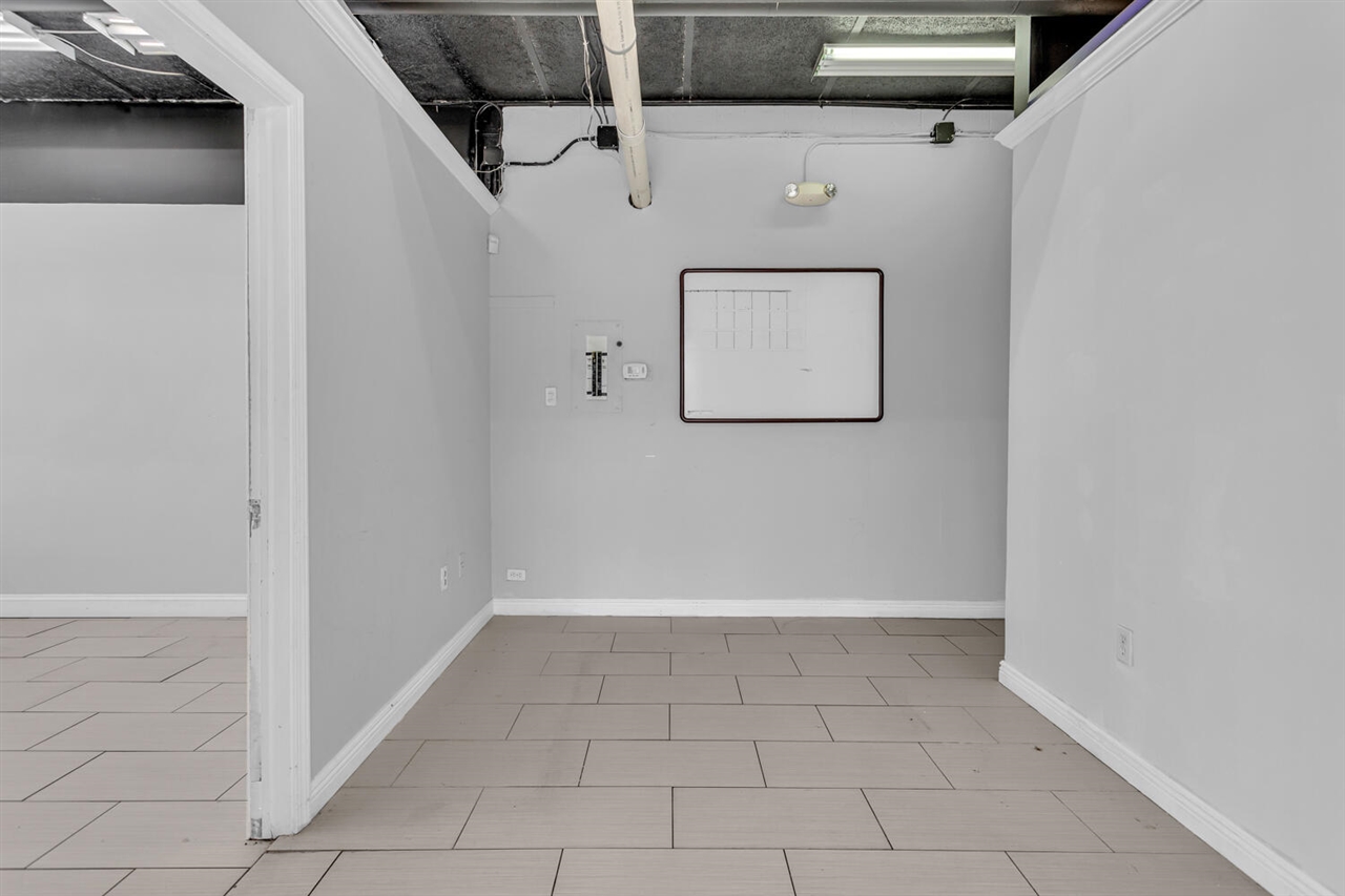 1400 N West Avenue, Jackson, MI, 49202-2053