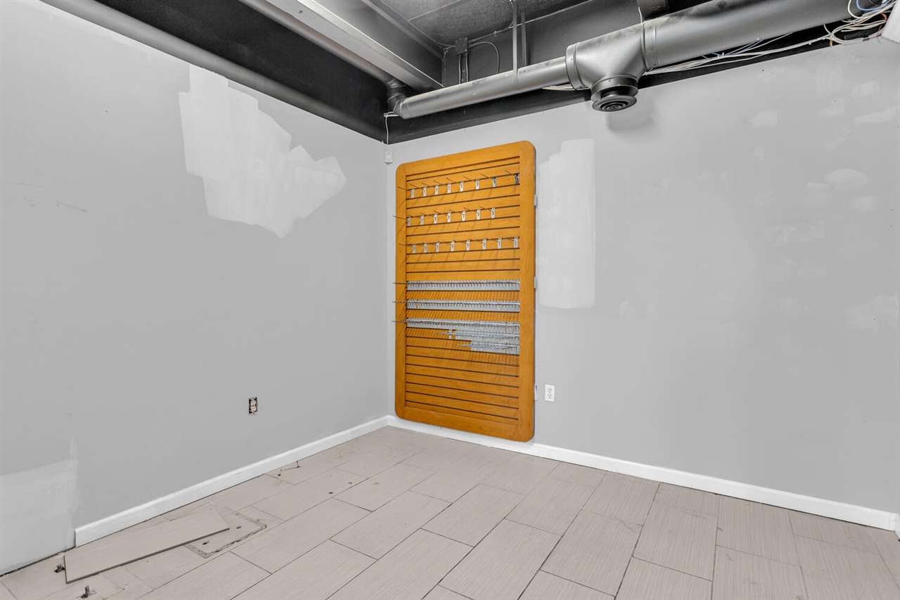 1400 N West Avenue, Jackson, MI, 49202-2053