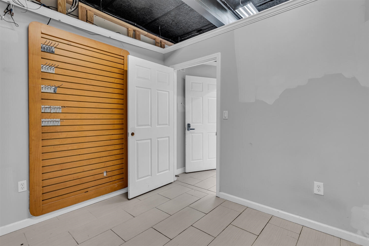 1400 N West Avenue, Jackson, MI, 49202-2053