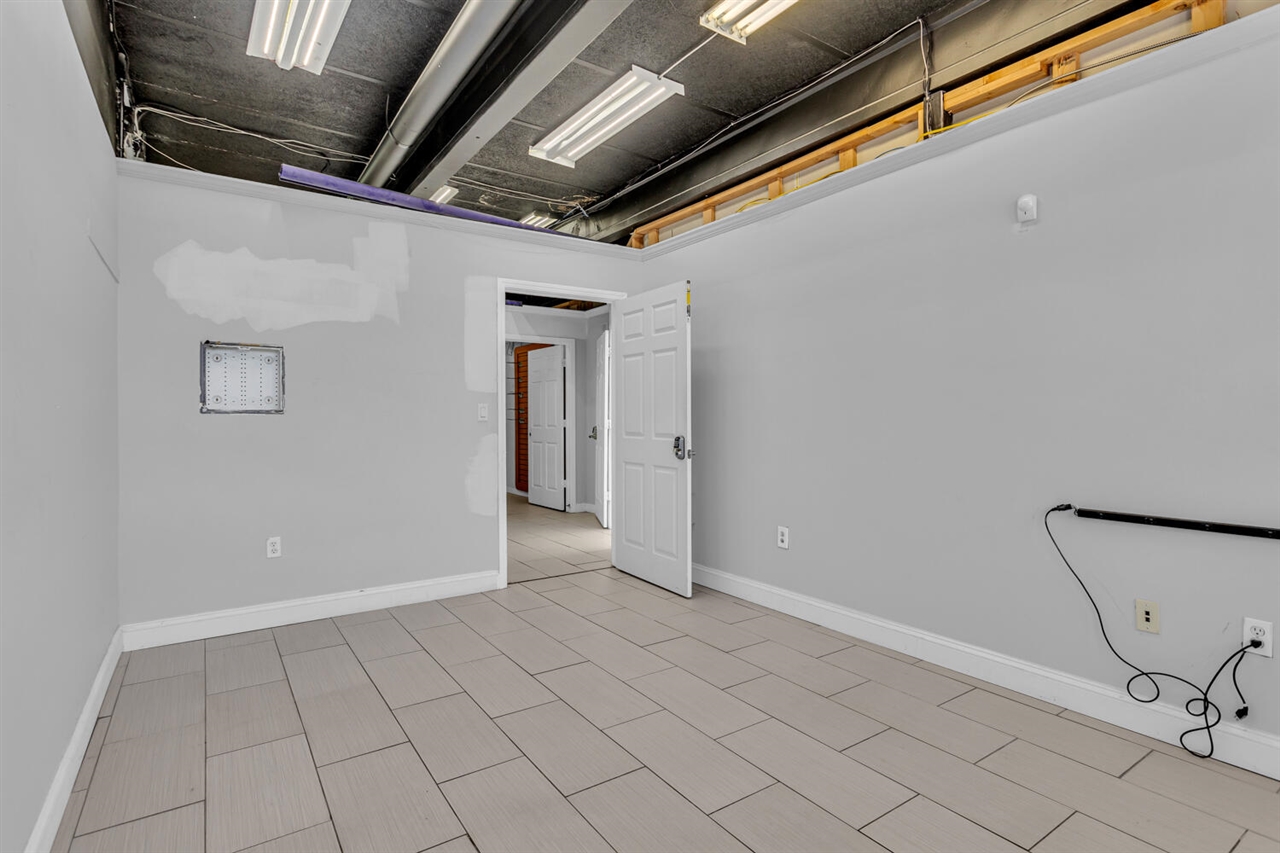 1400 N West Avenue, Jackson, MI, 49202-2053