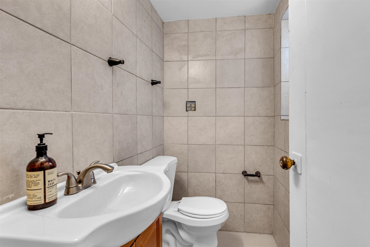 1400 N West Avenue, Jackson, MI, 49202-2053