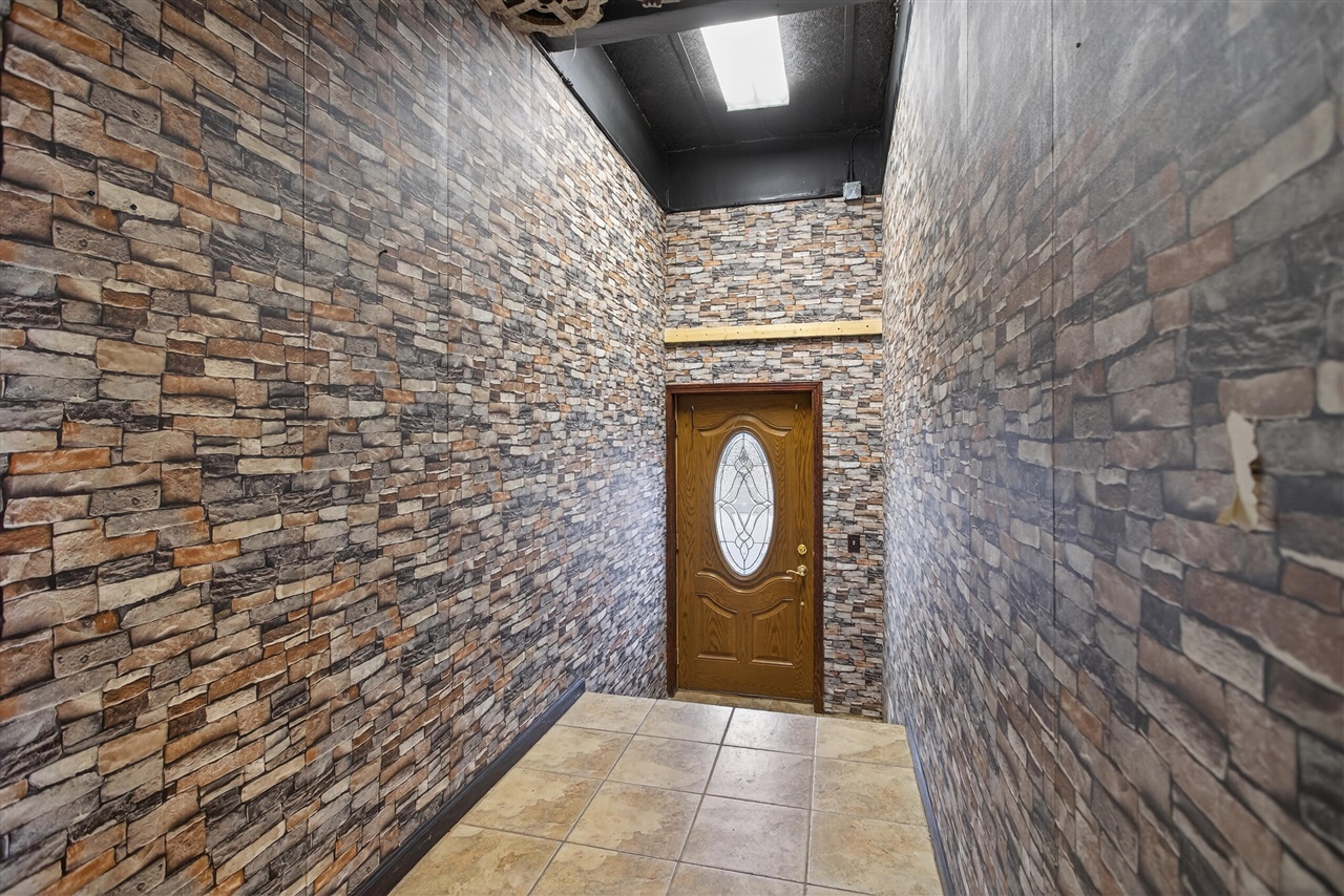 1400 N West Avenue, Jackson, MI, 49202-2053