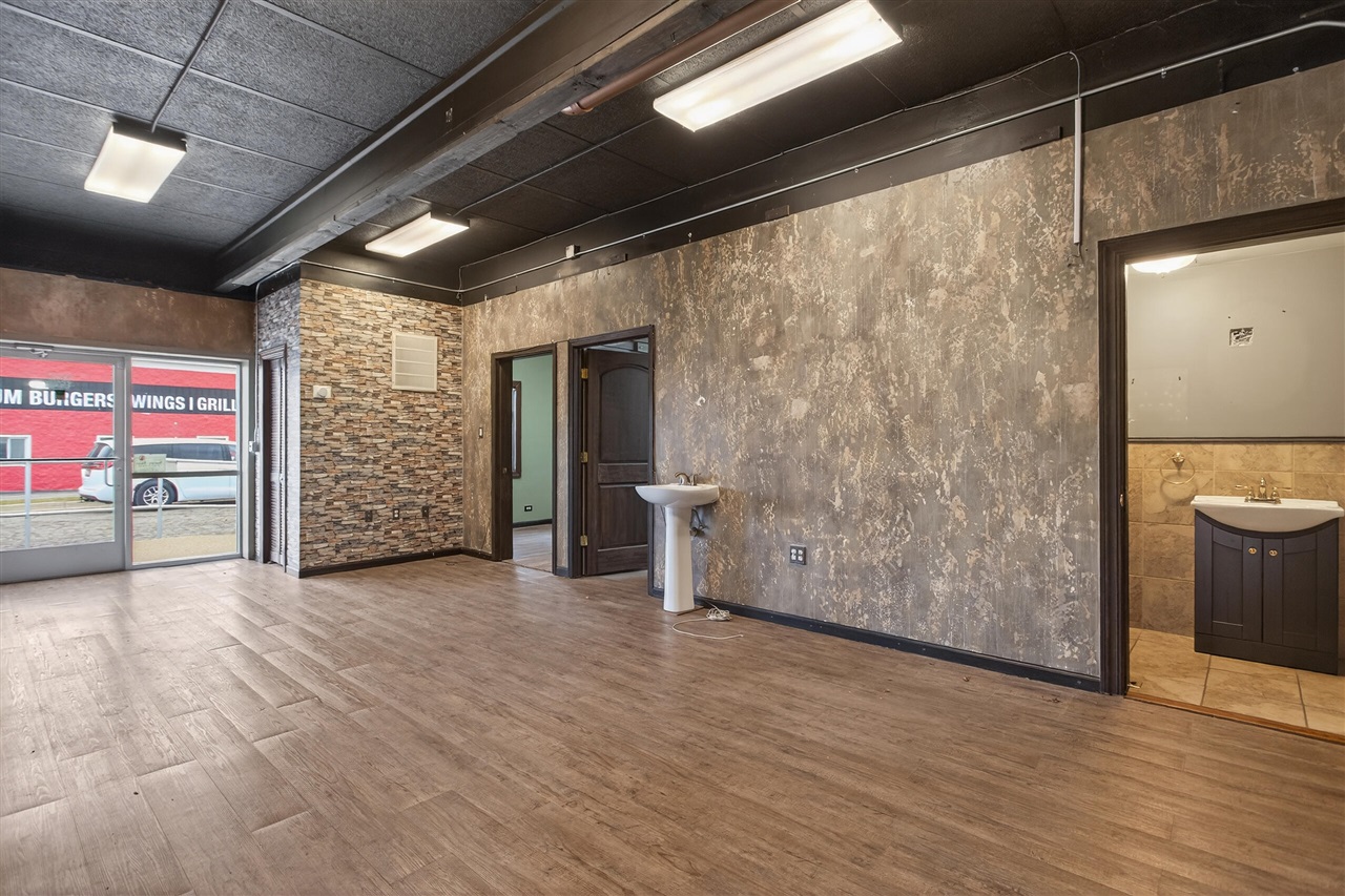 1400 N West Avenue, Jackson, MI, 49202-2053