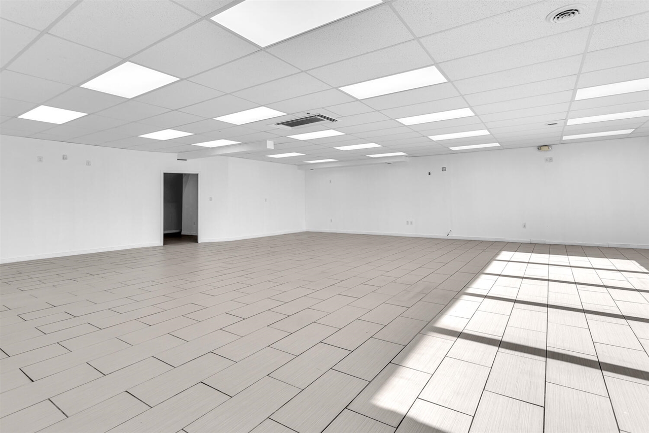 1400 N West Avenue, Jackson, MI, 49202-2053